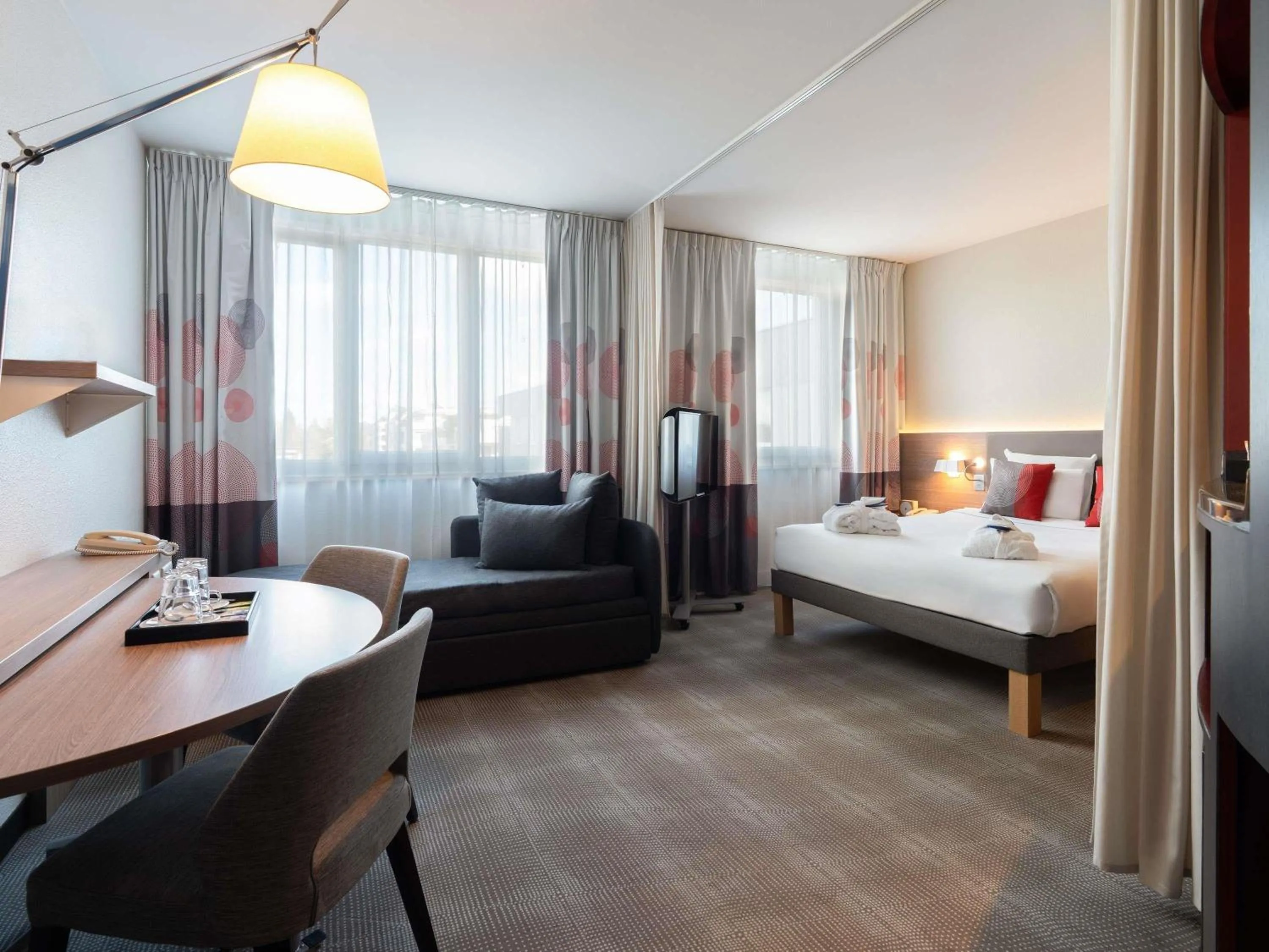 Bedroom, Bed in Novotel Suites Genève Aéroport