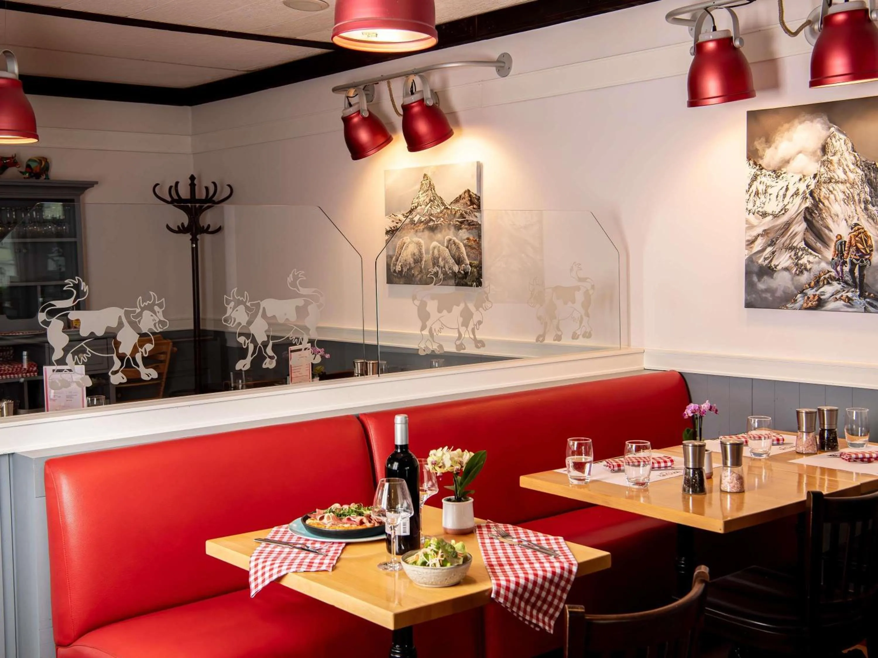 Restaurant/places to eat in Novotel Suites Genève Aéroport