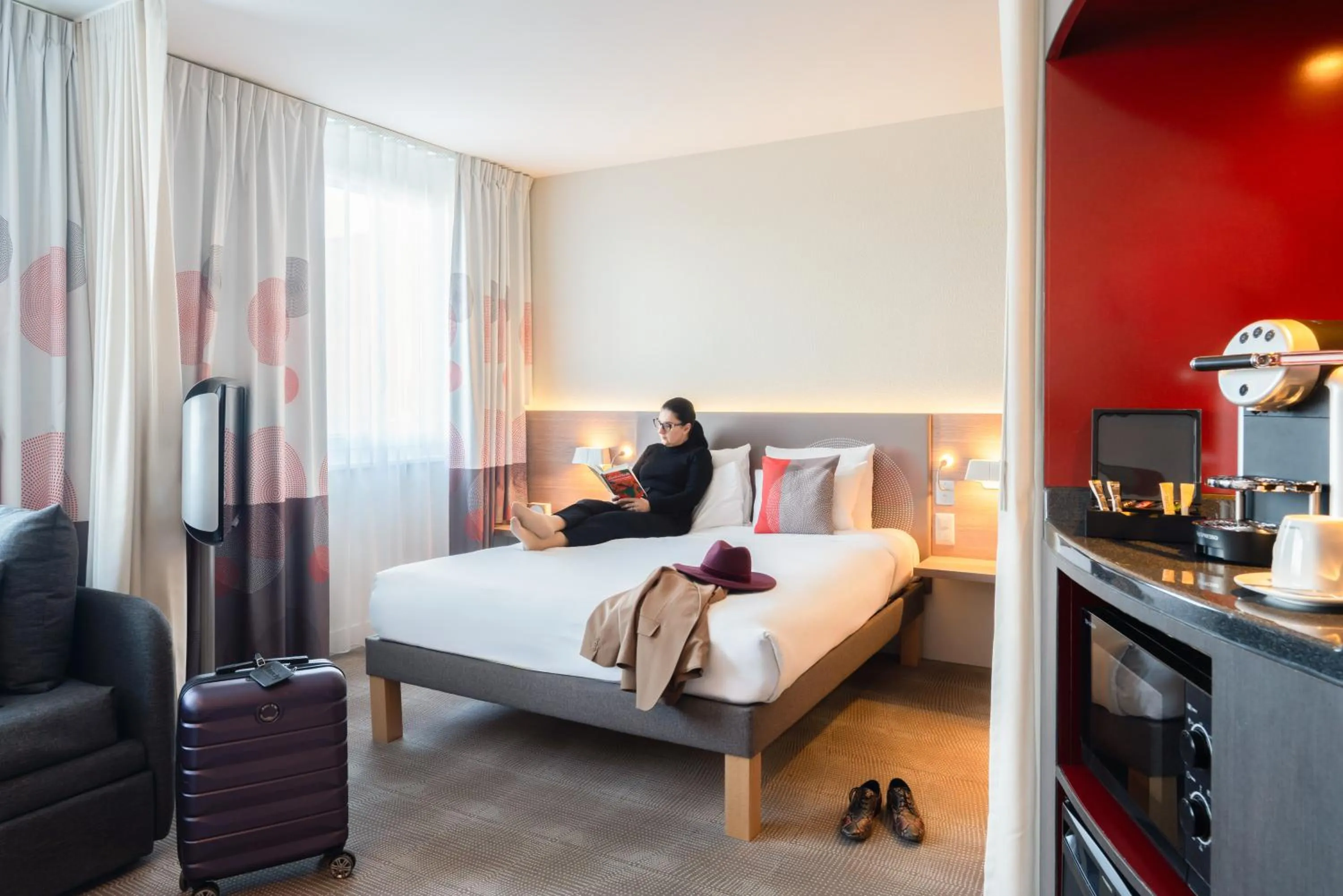 Bed in Novotel Suites Genève Aéroport