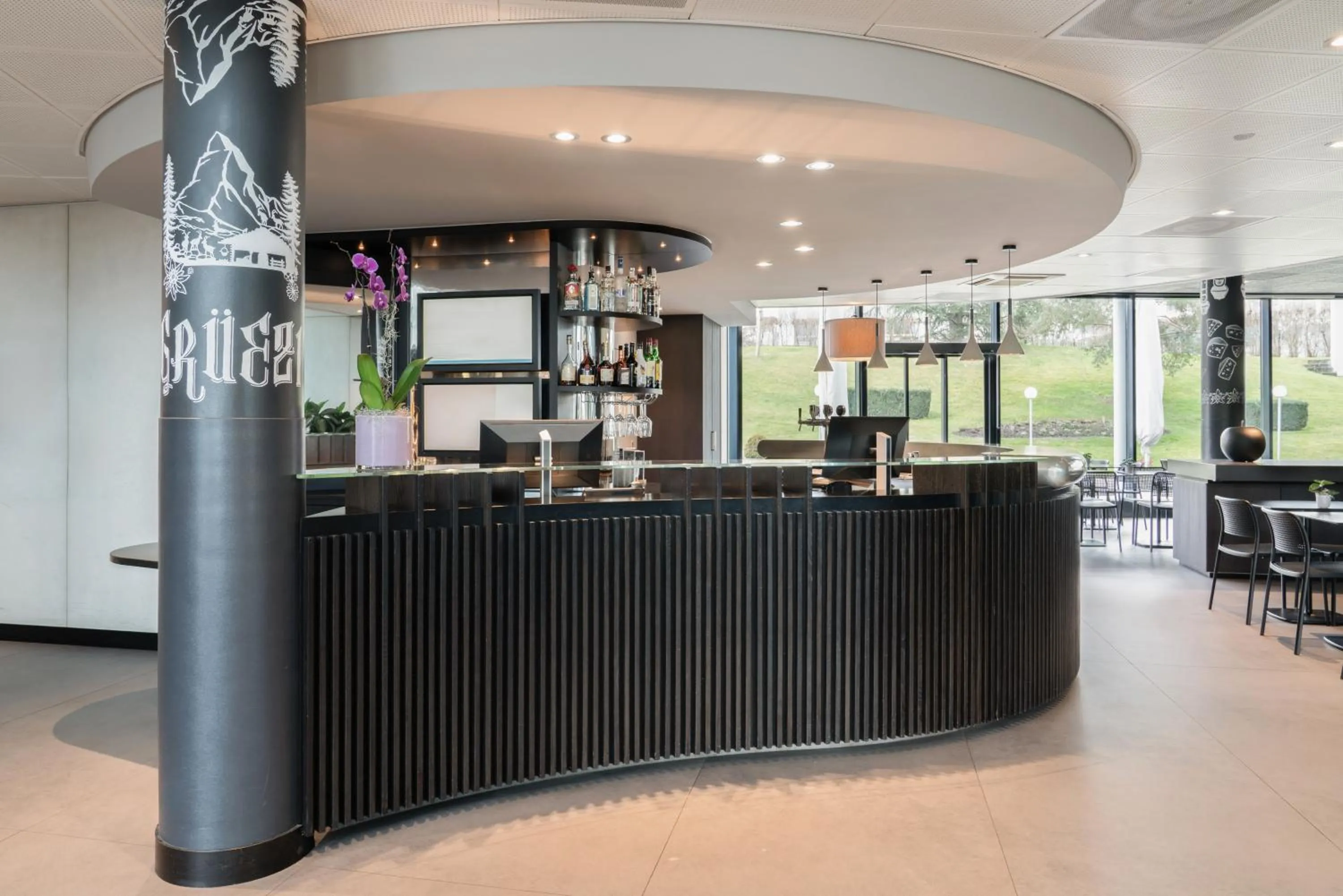 Lobby or reception in Novotel Suites Genève Aéroport