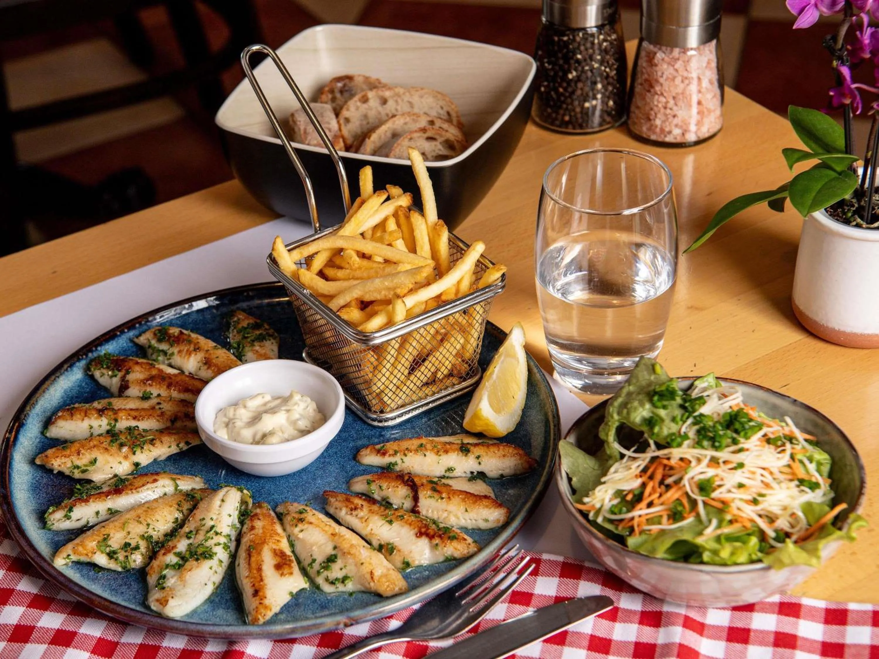 Restaurant/places to eat in Novotel Suites Genève Aéroport