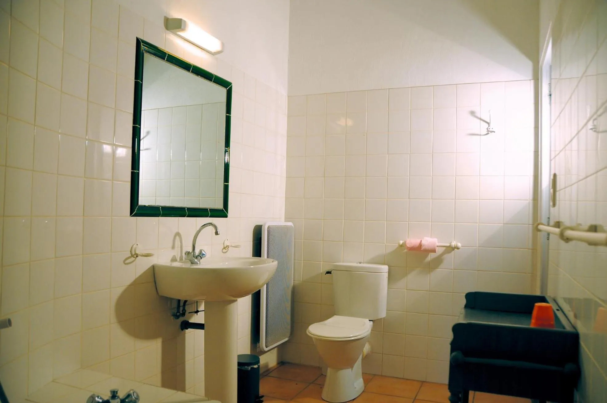 Bathroom in Orangerie de Cardet - Maison d'hôtes - B&B