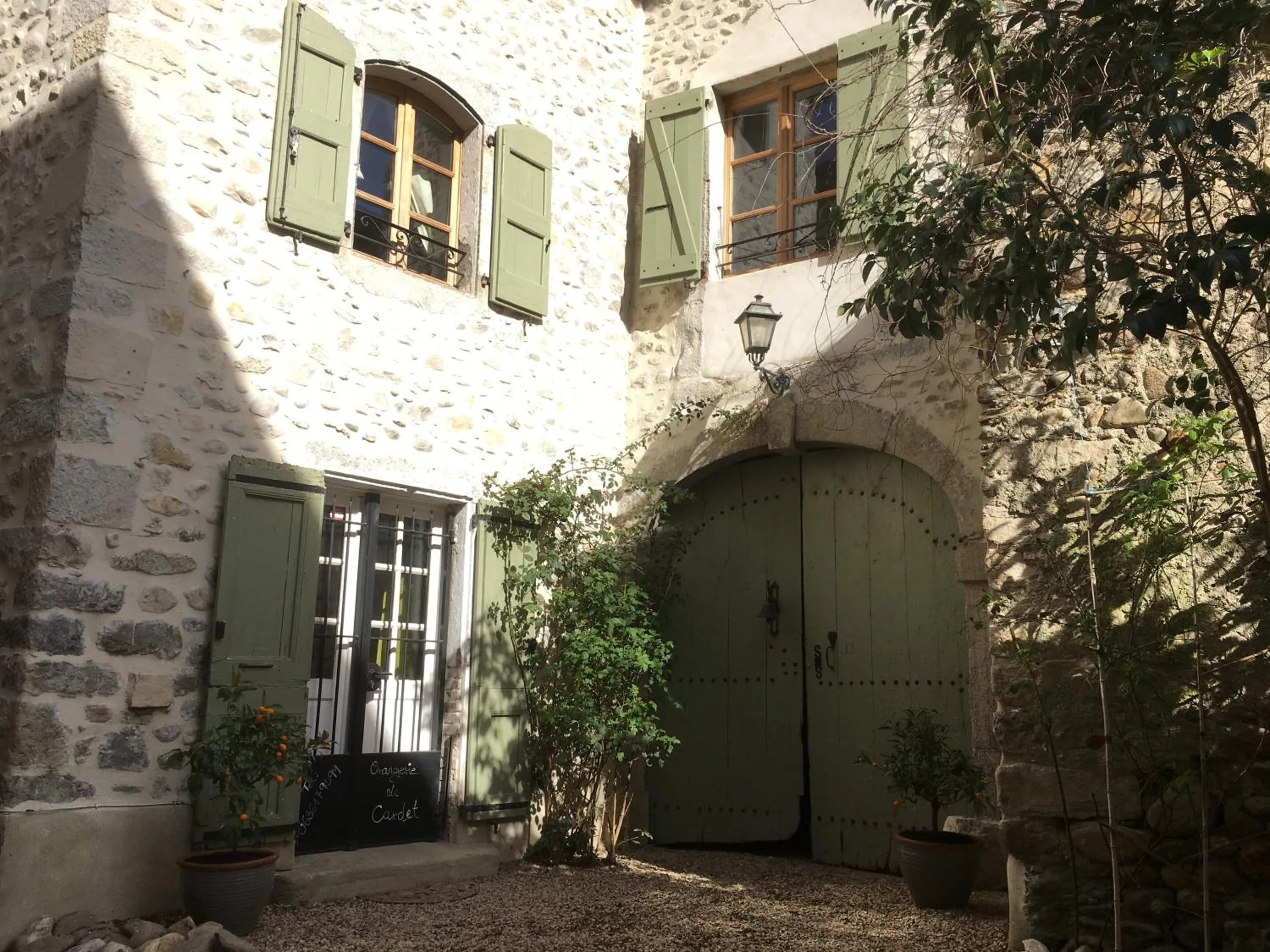 Property building in Orangerie de Cardet - Maison d'hôtes - B&B