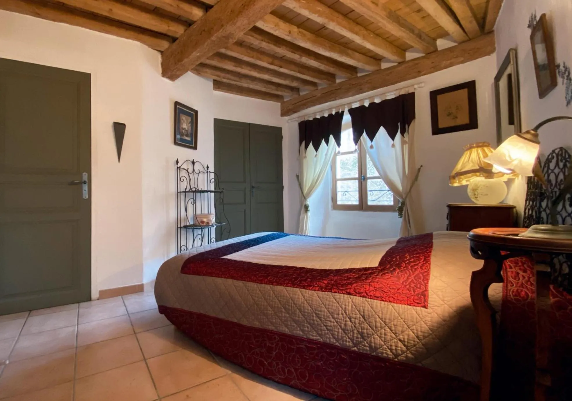 Bed in Orangerie de Cardet - Maison d'hôtes - B&B