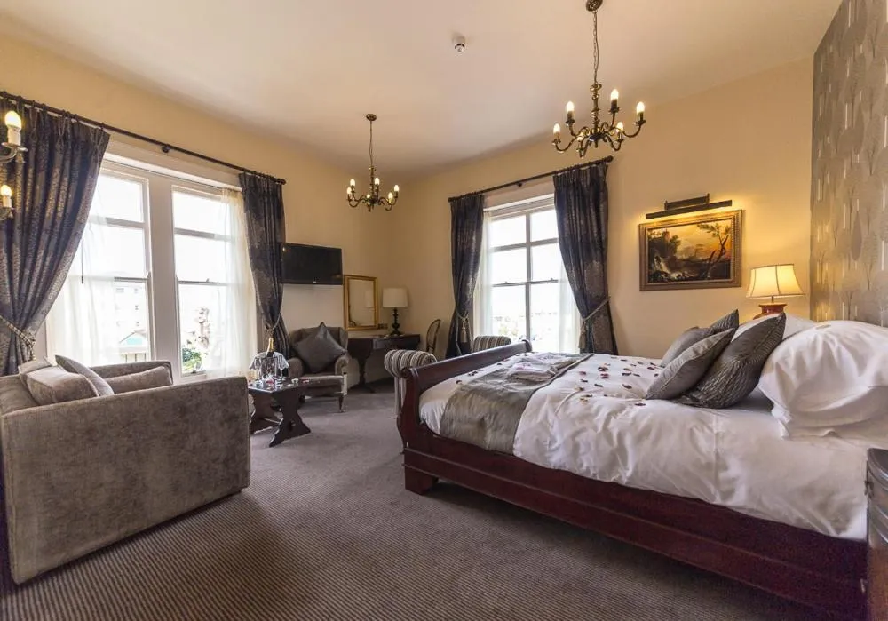 Photo of the whole room, Bed in Ryde Castle by Greene King Inns
