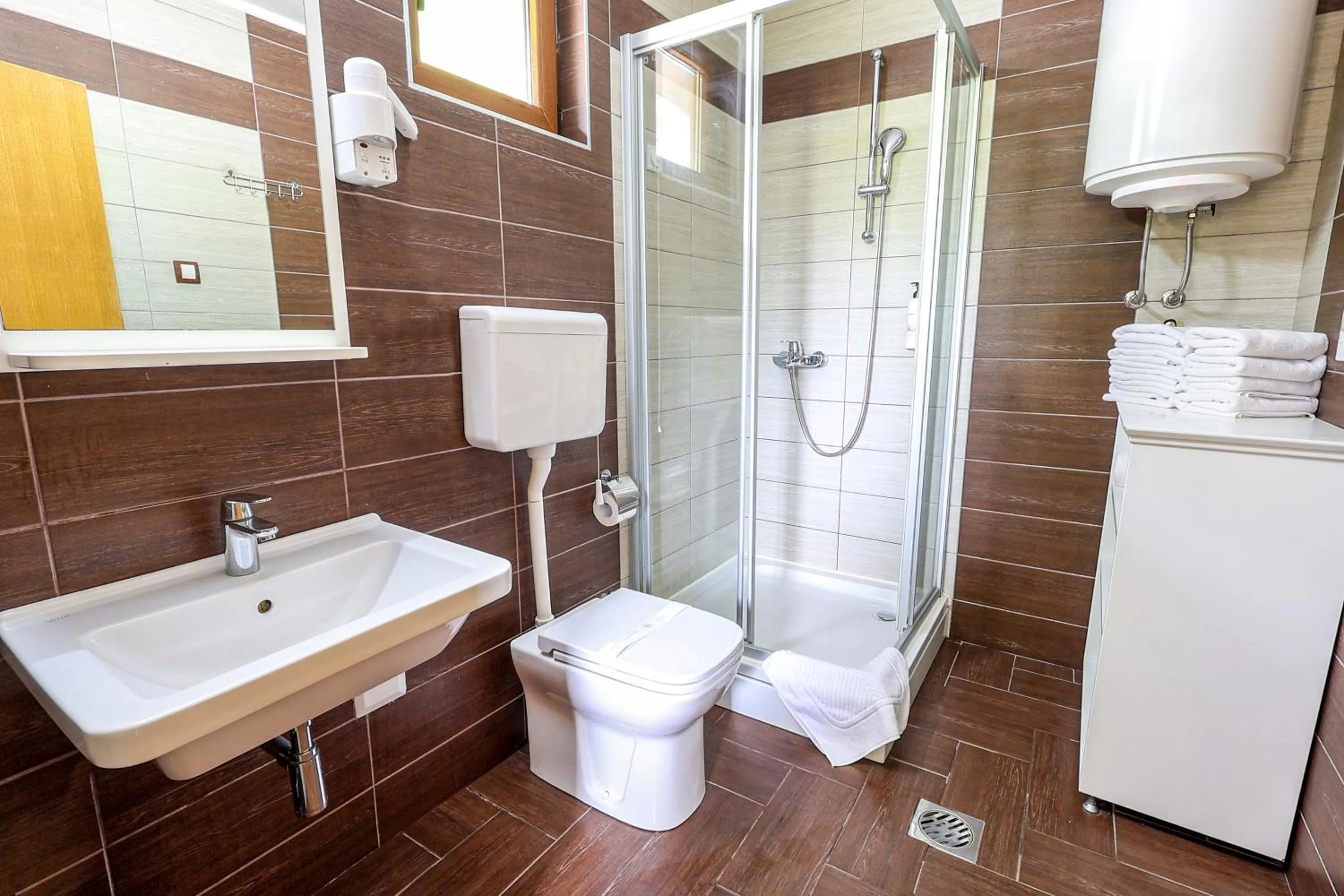 Shower in Etno Naselje Vrdnička kula - Fruške Terme