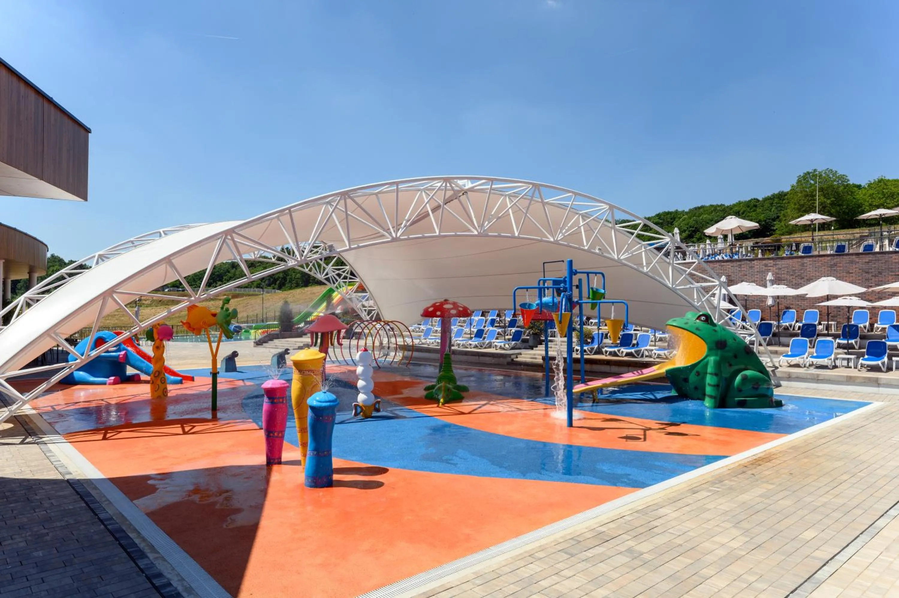 Swimming pool in Etno Naselje Vrdnička kula - Fruške Terme