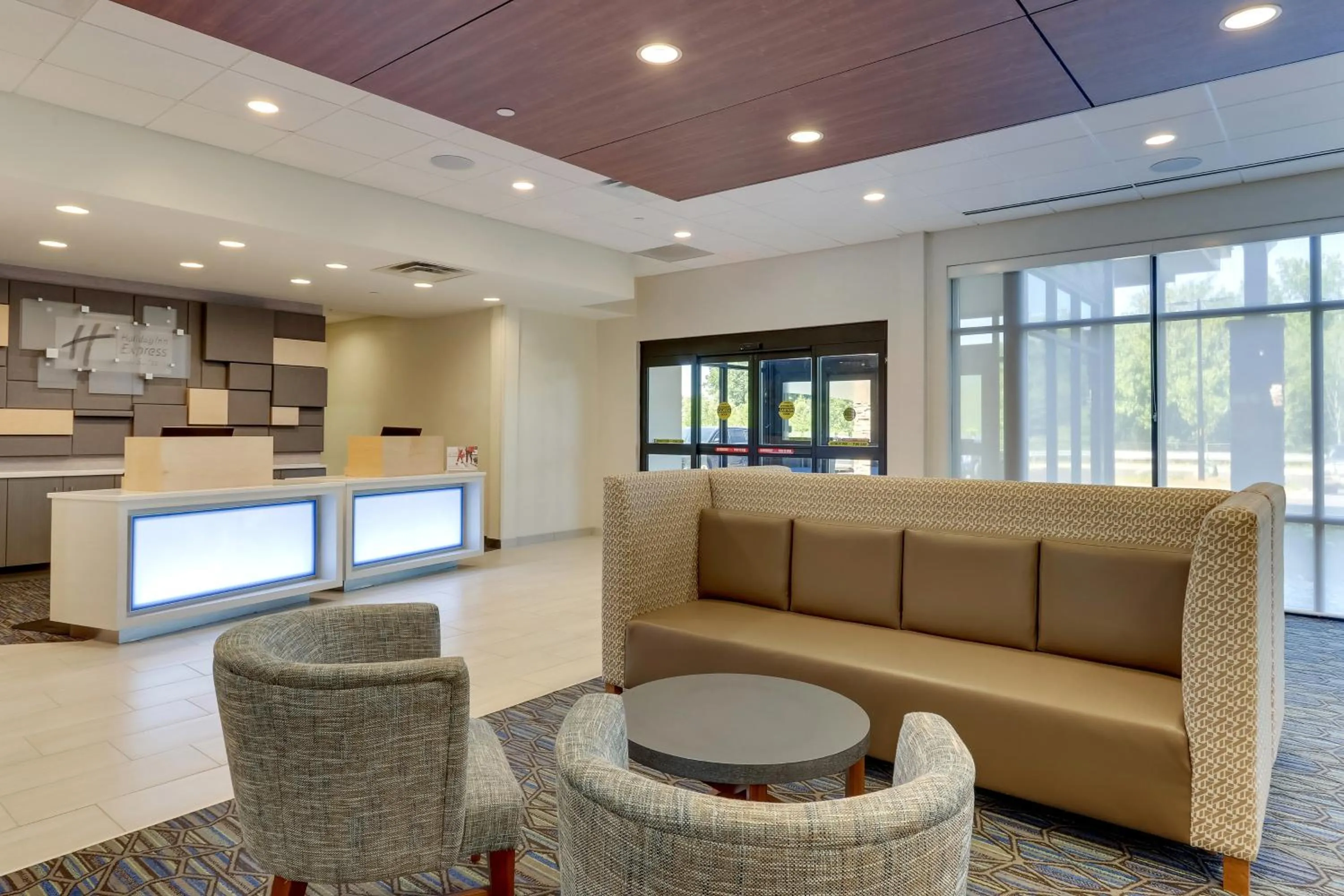 Lobby or reception in Holiday Inn Express & Suites - Winston - Salem SW - Clemmons by IHG