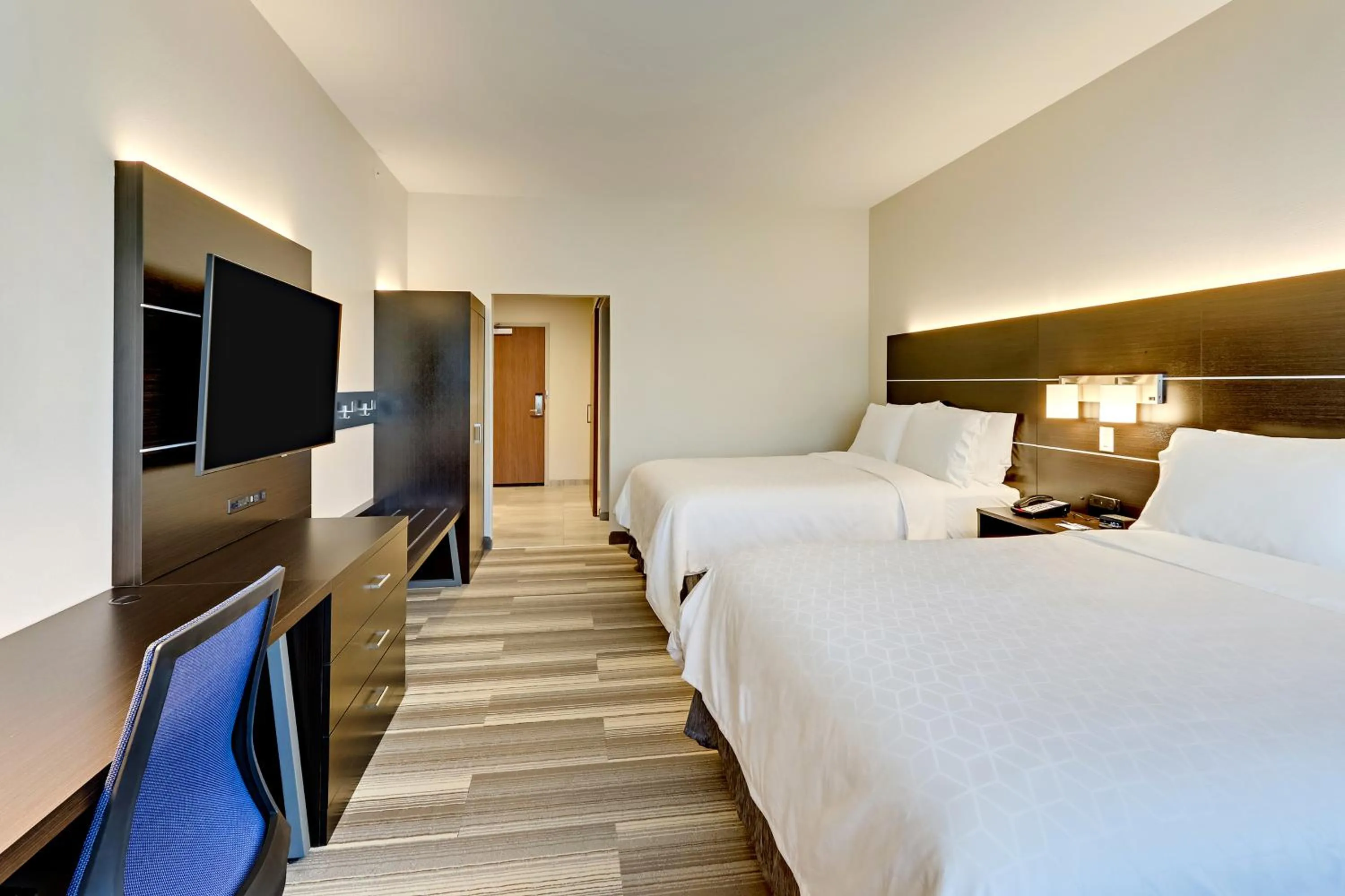 Bedroom, Bed in Holiday Inn Express & Suites - Winston - Salem SW - Clemmons by IHG
