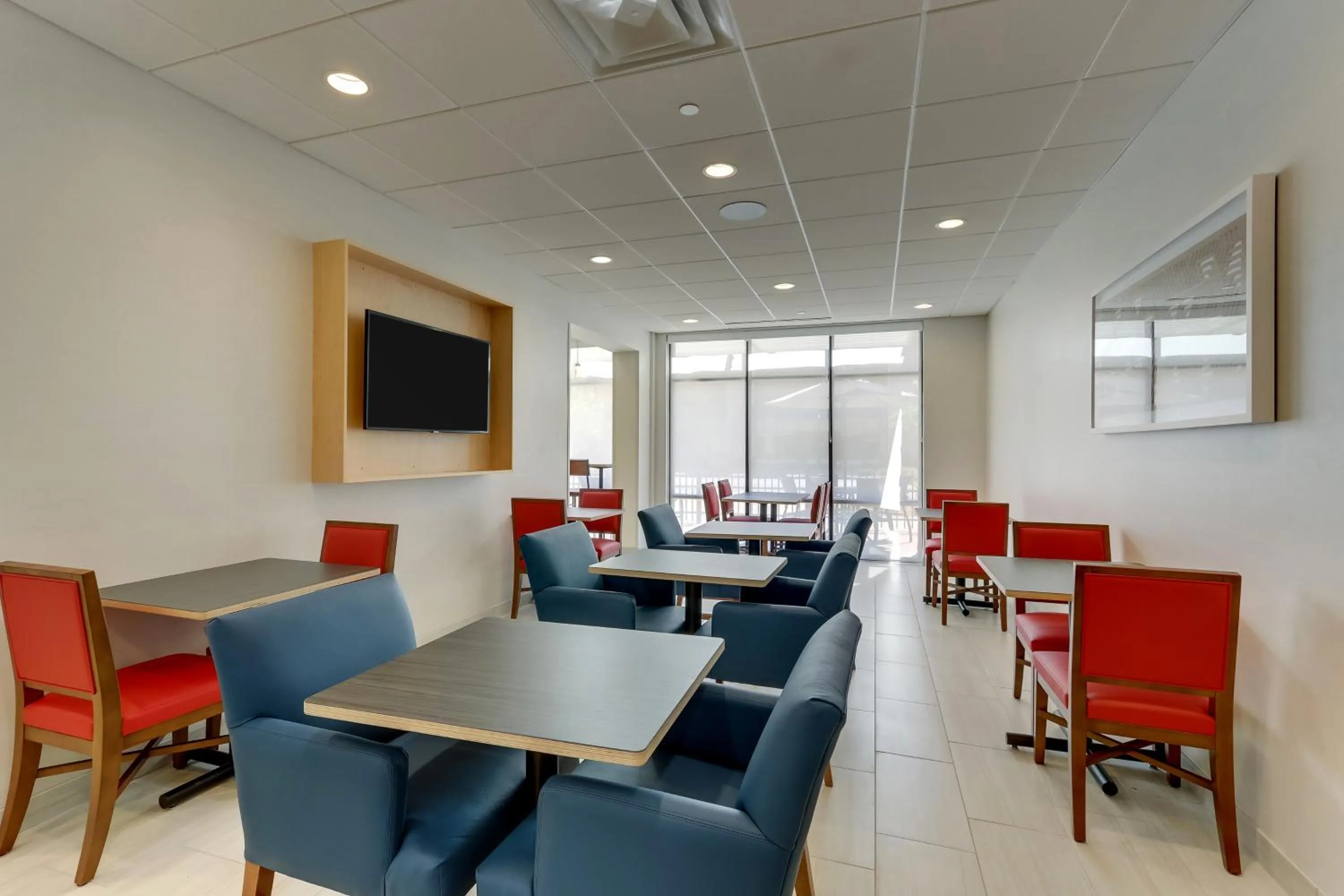 Lobby or reception in Holiday Inn Express & Suites - Winston - Salem SW - Clemmons by IHG