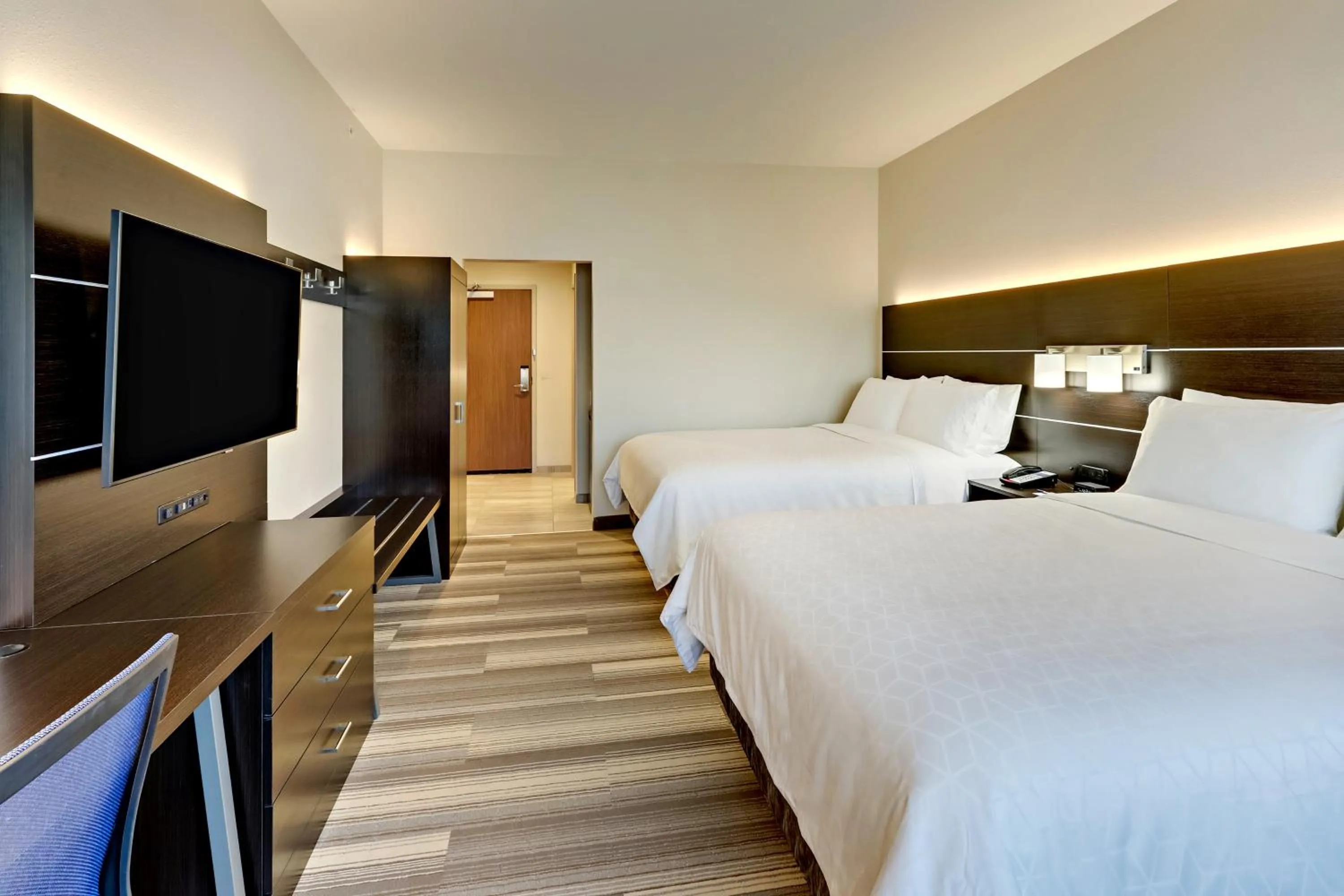 Bedroom, Bed in Holiday Inn Express & Suites - Winston - Salem SW - Clemmons by IHG