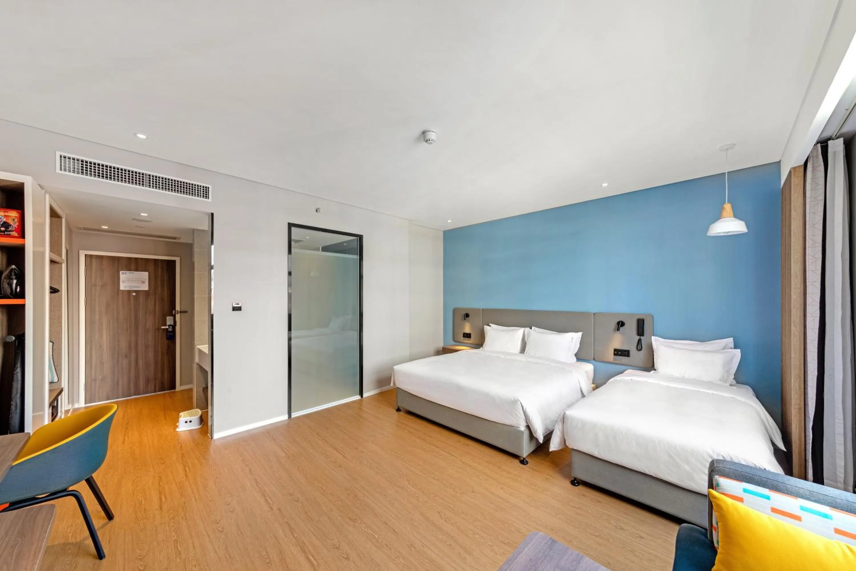 Photo of the whole room, Bed in Holiday Inn Express Xiamen Tongan by IHG