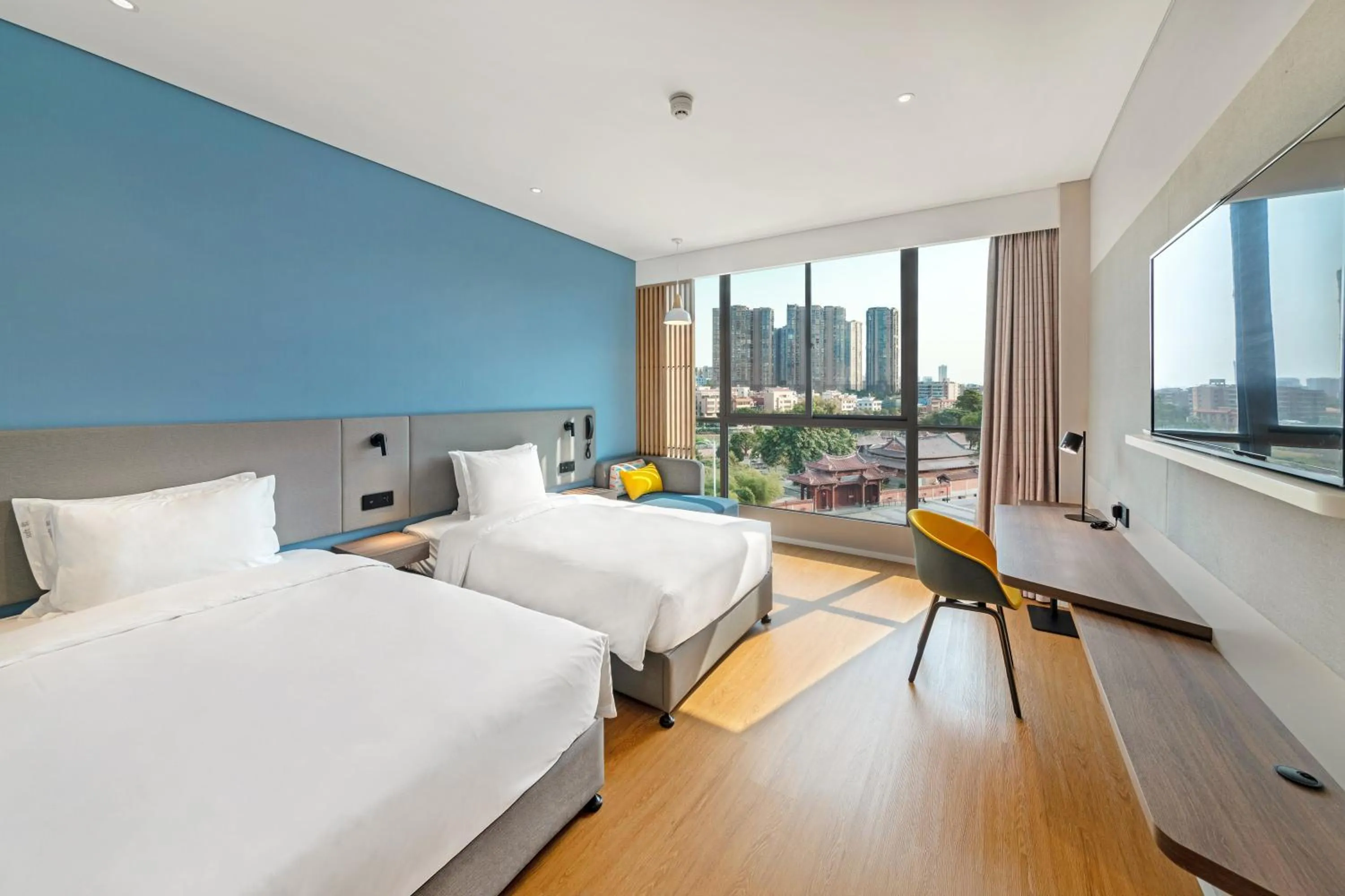 Photo of the whole room, Bed in Holiday Inn Express Xiamen Tongan by IHG