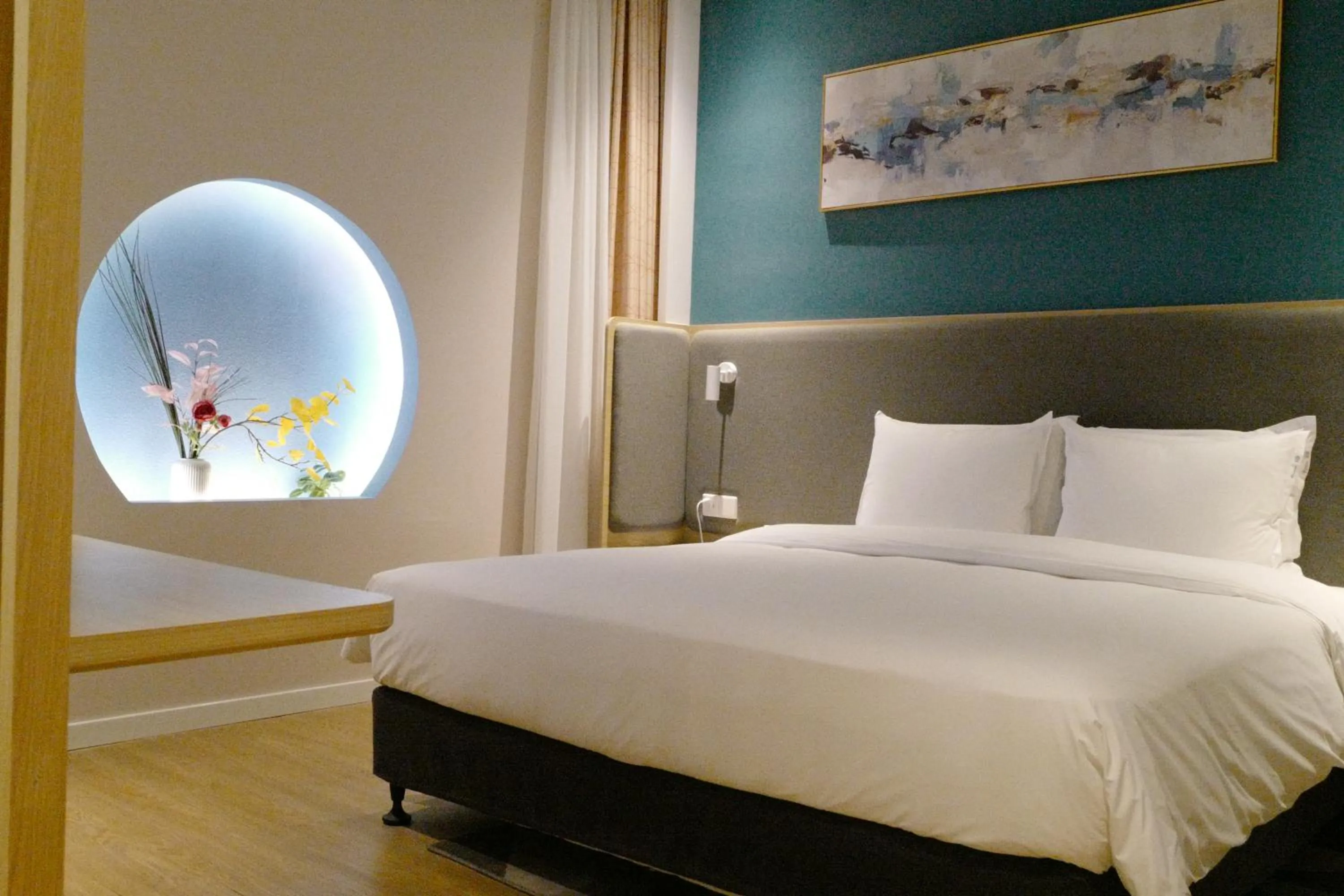 Bed in Holiday Inn Express Shanghai Pudong Zhangjiang by IHG - 20 minutes to New International Expo Center and Disneyland