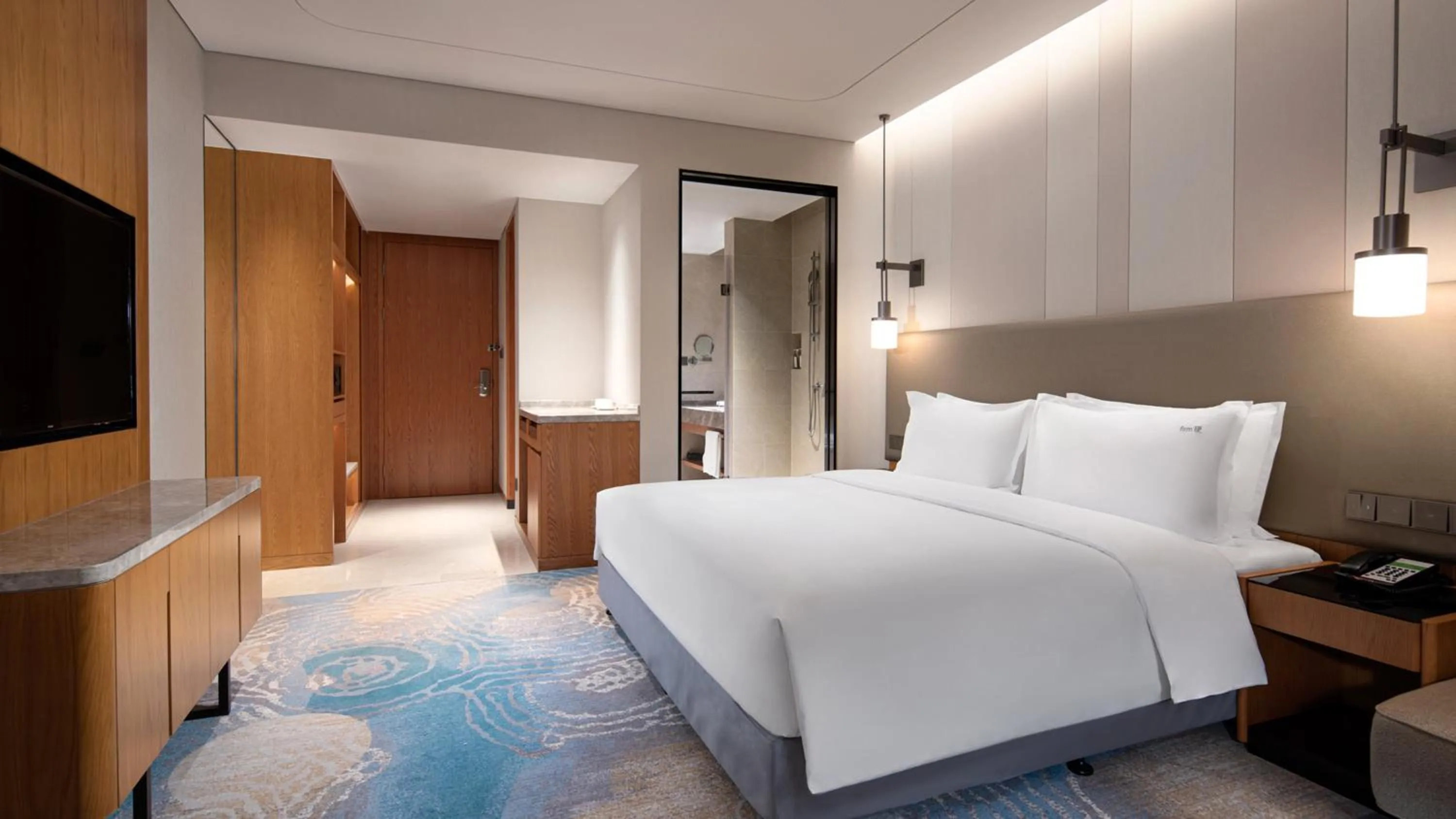 Photo of the whole room, Bed in Holiday Inn Chengde Park View by IHG