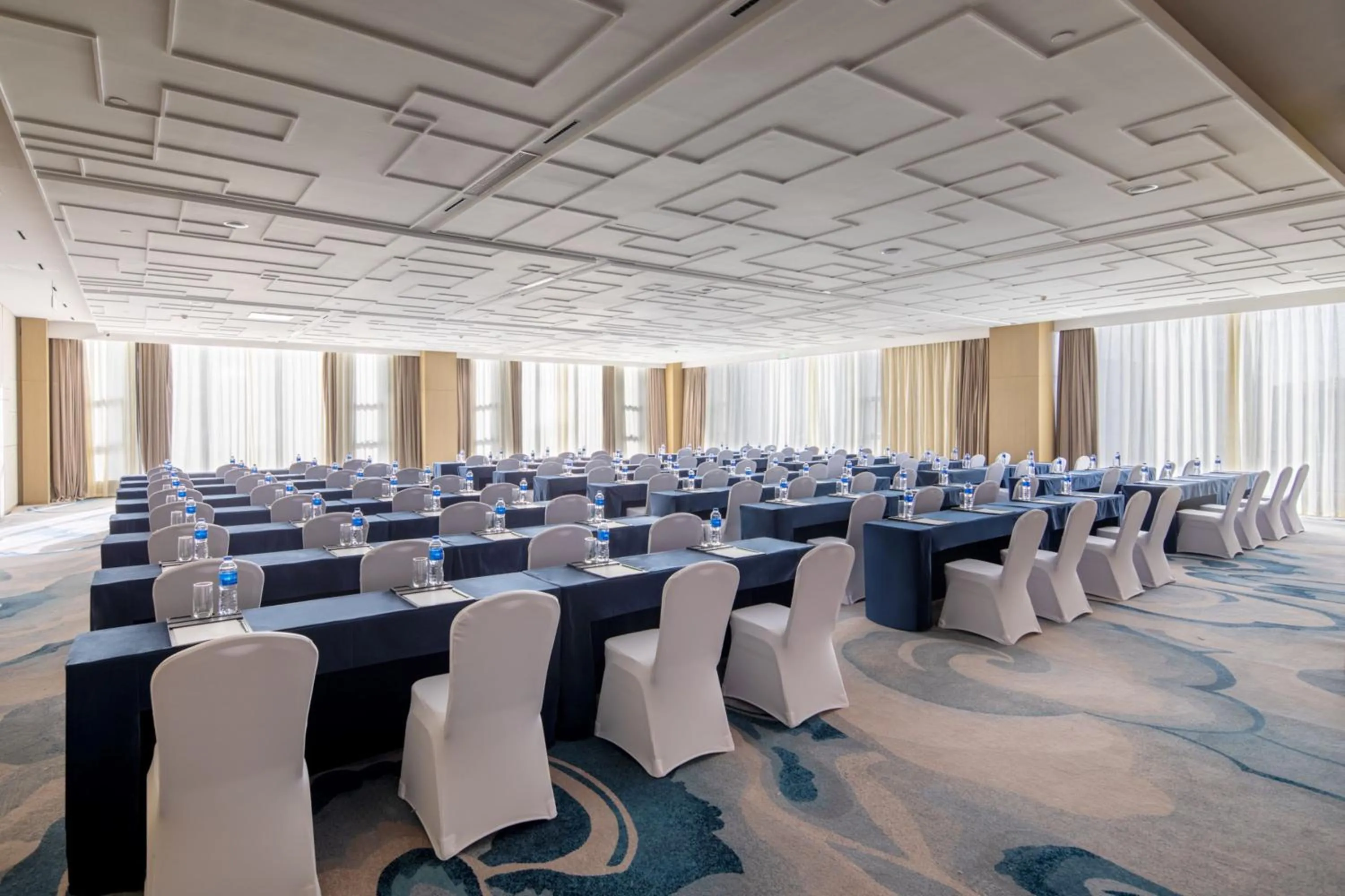 Meeting/conference room in Holiday Inn Chengde Park View by IHG