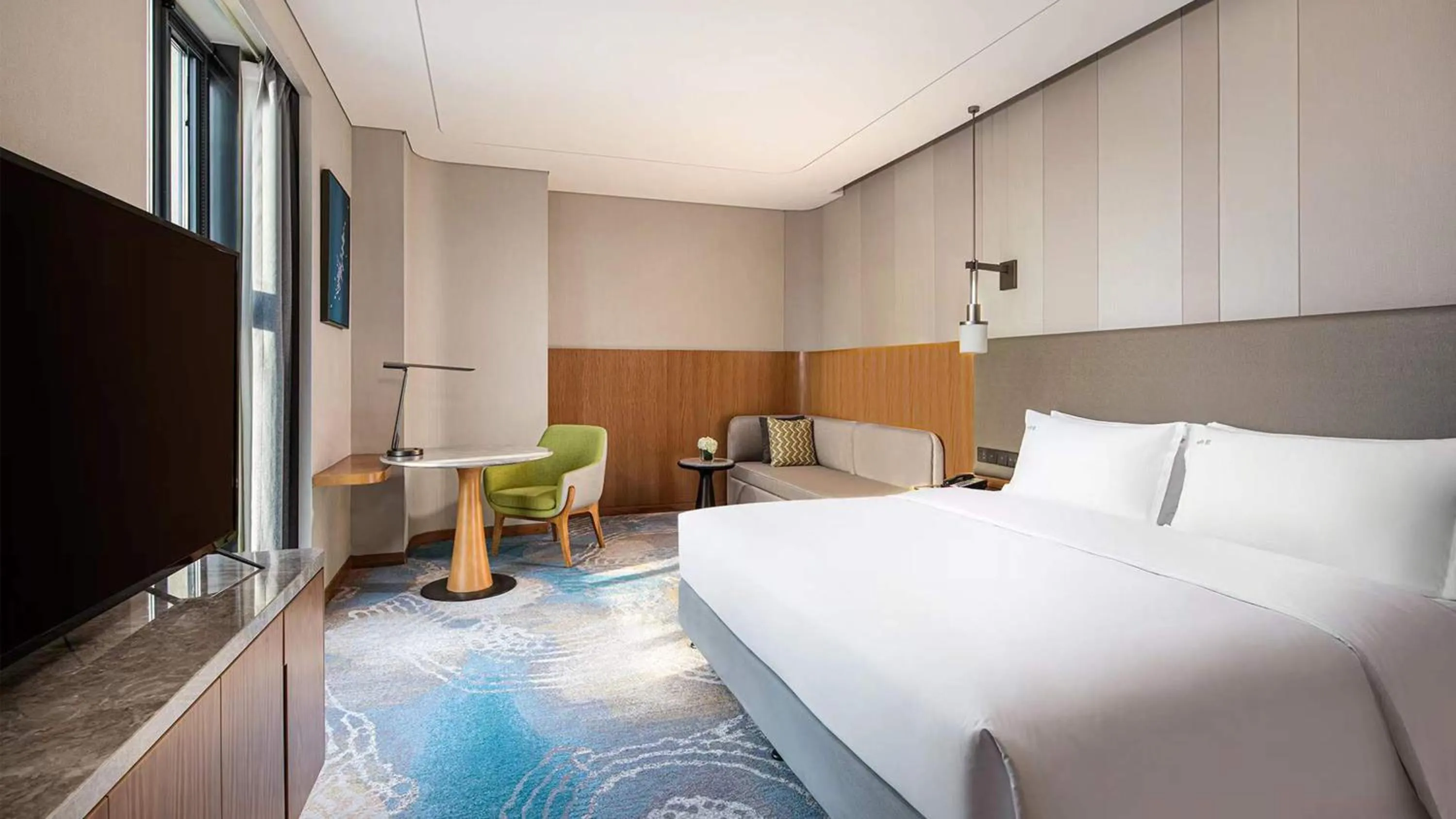 Photo of the whole room, Bed in Holiday Inn Chengde Park View by IHG