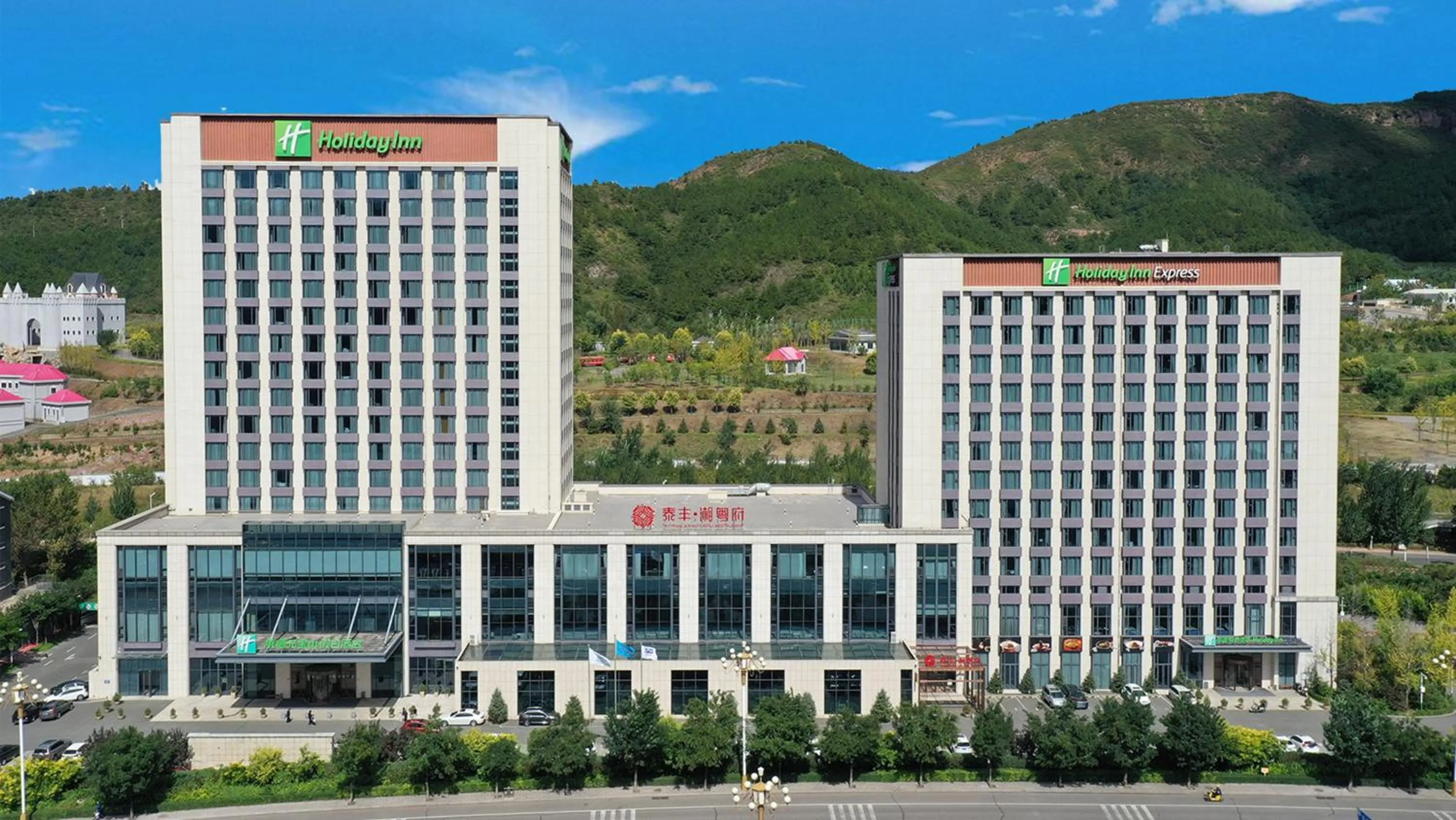 Property building in Holiday Inn Express Chengde Park View by IHG