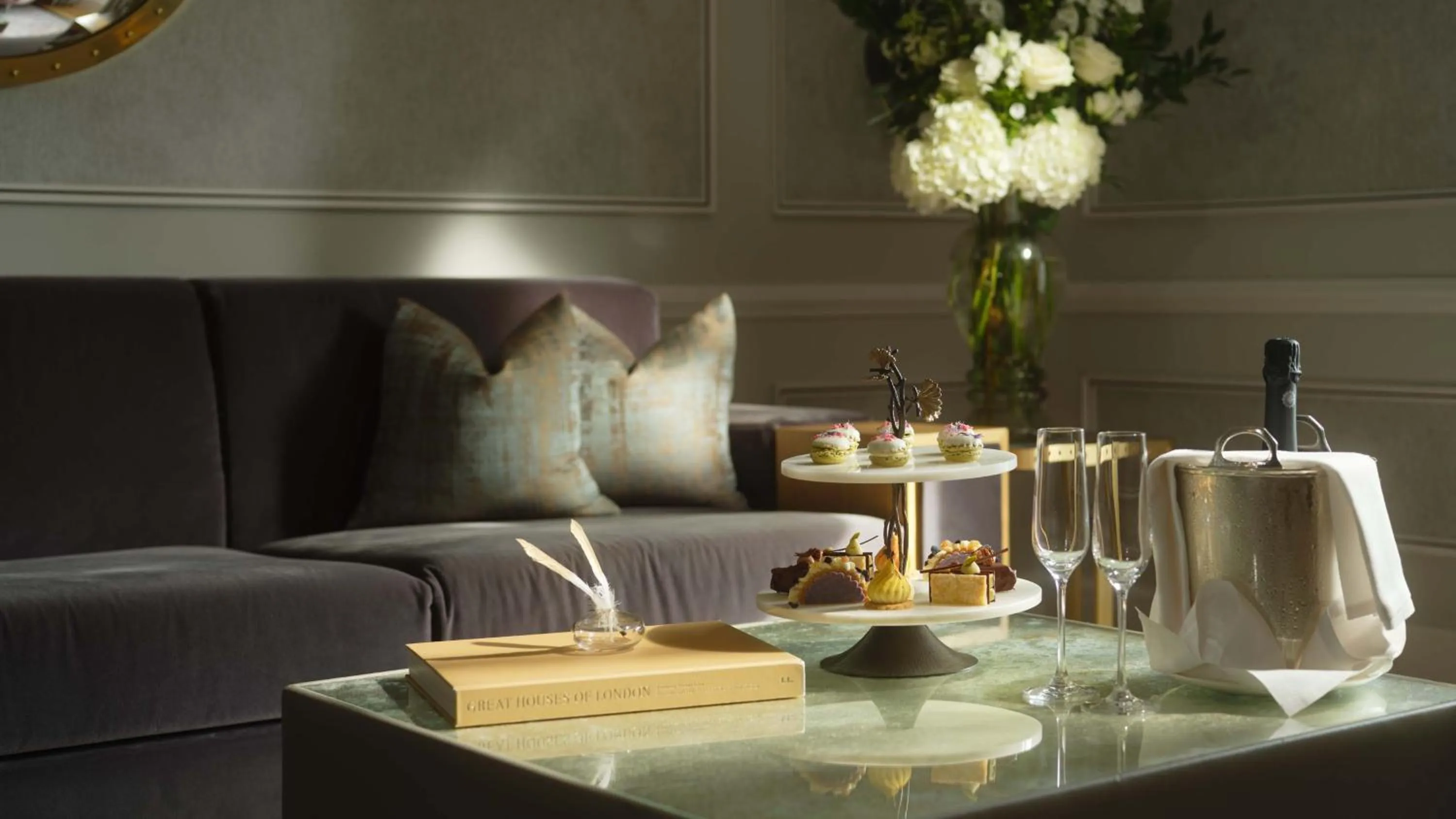 Living room in Mandarin Oriental Hyde Park, London