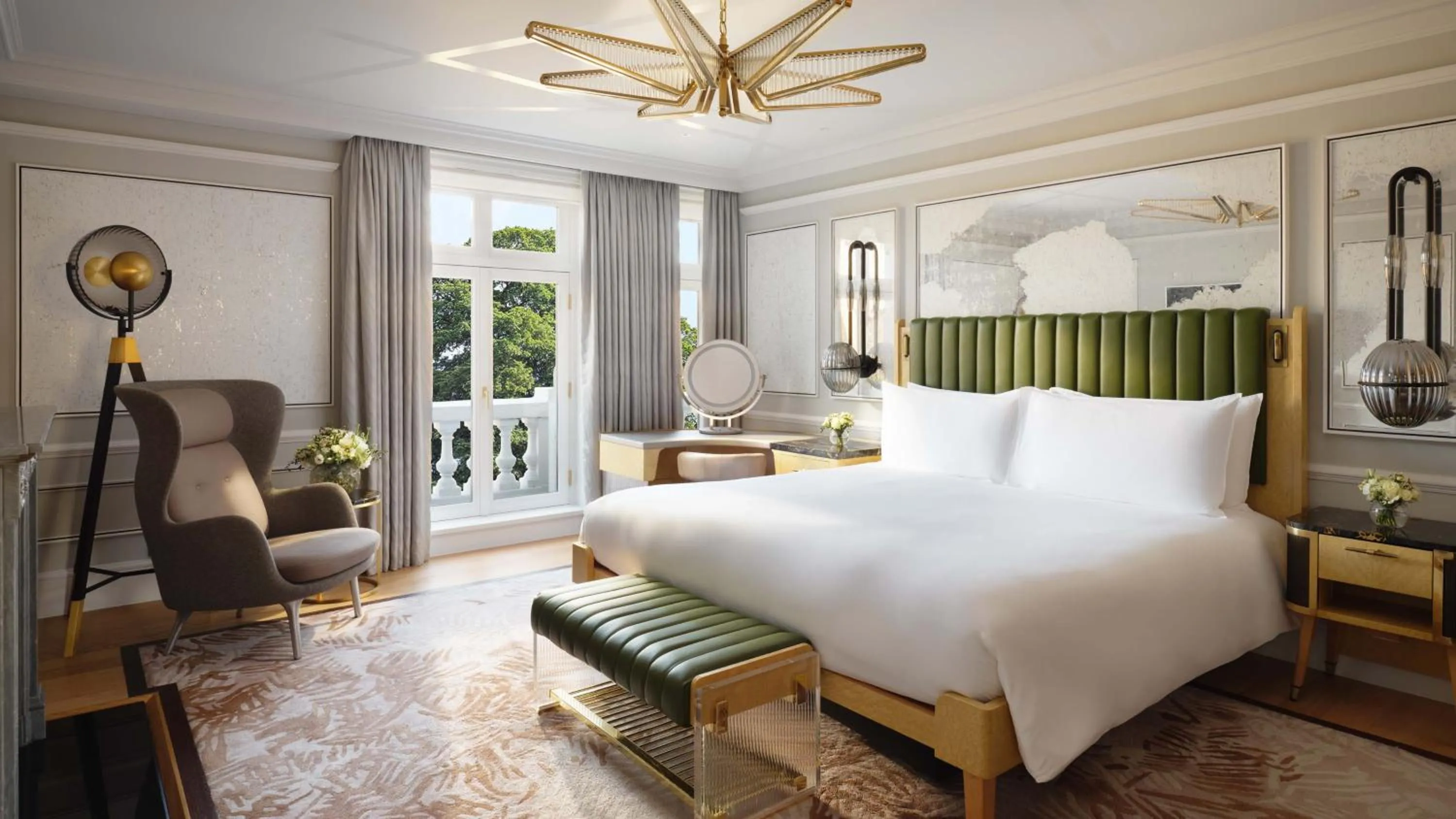 Photo of the whole room, Bed in Mandarin Oriental Hyde Park, London