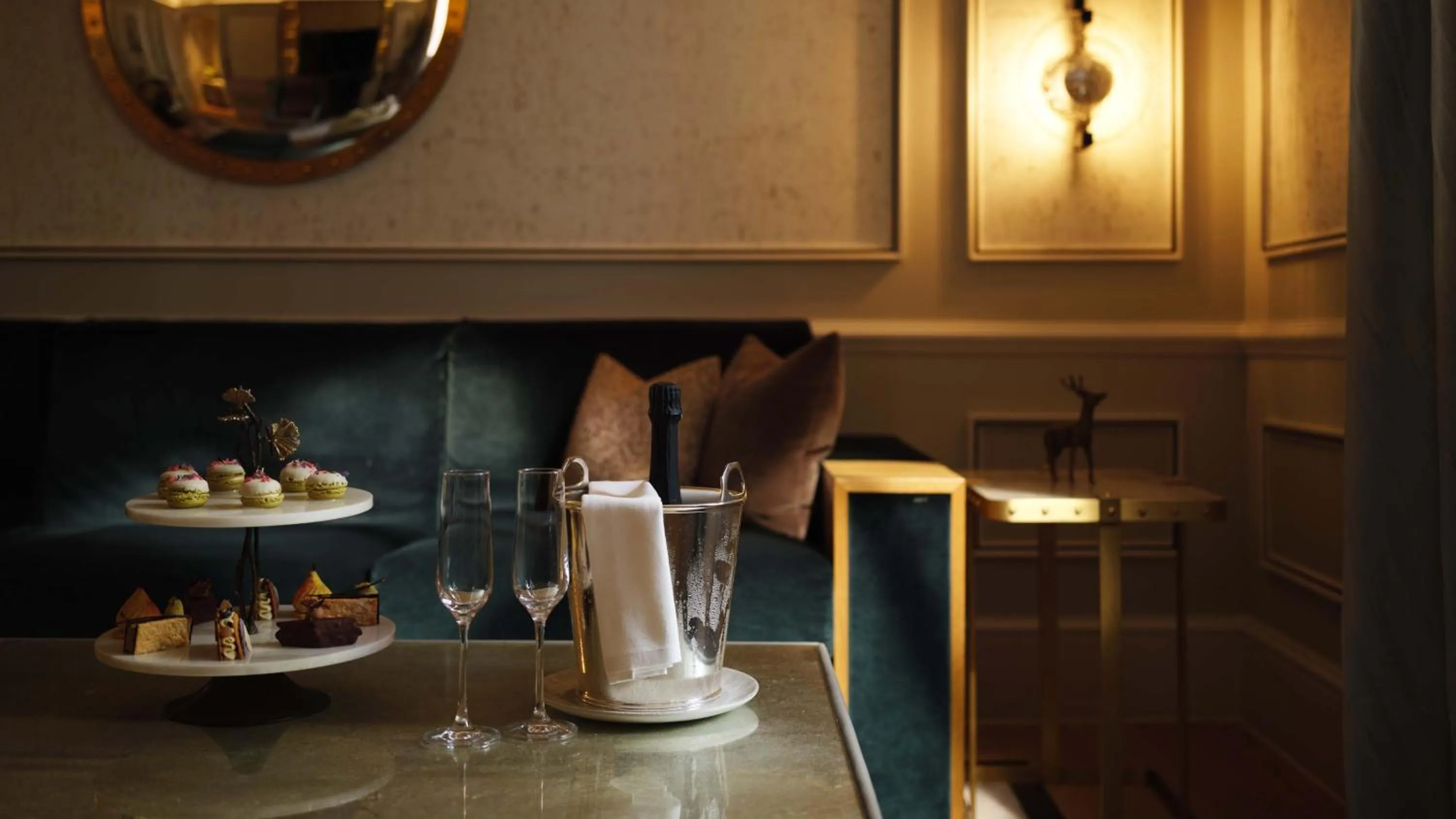 Food and drinks in Mandarin Oriental Hyde Park, London