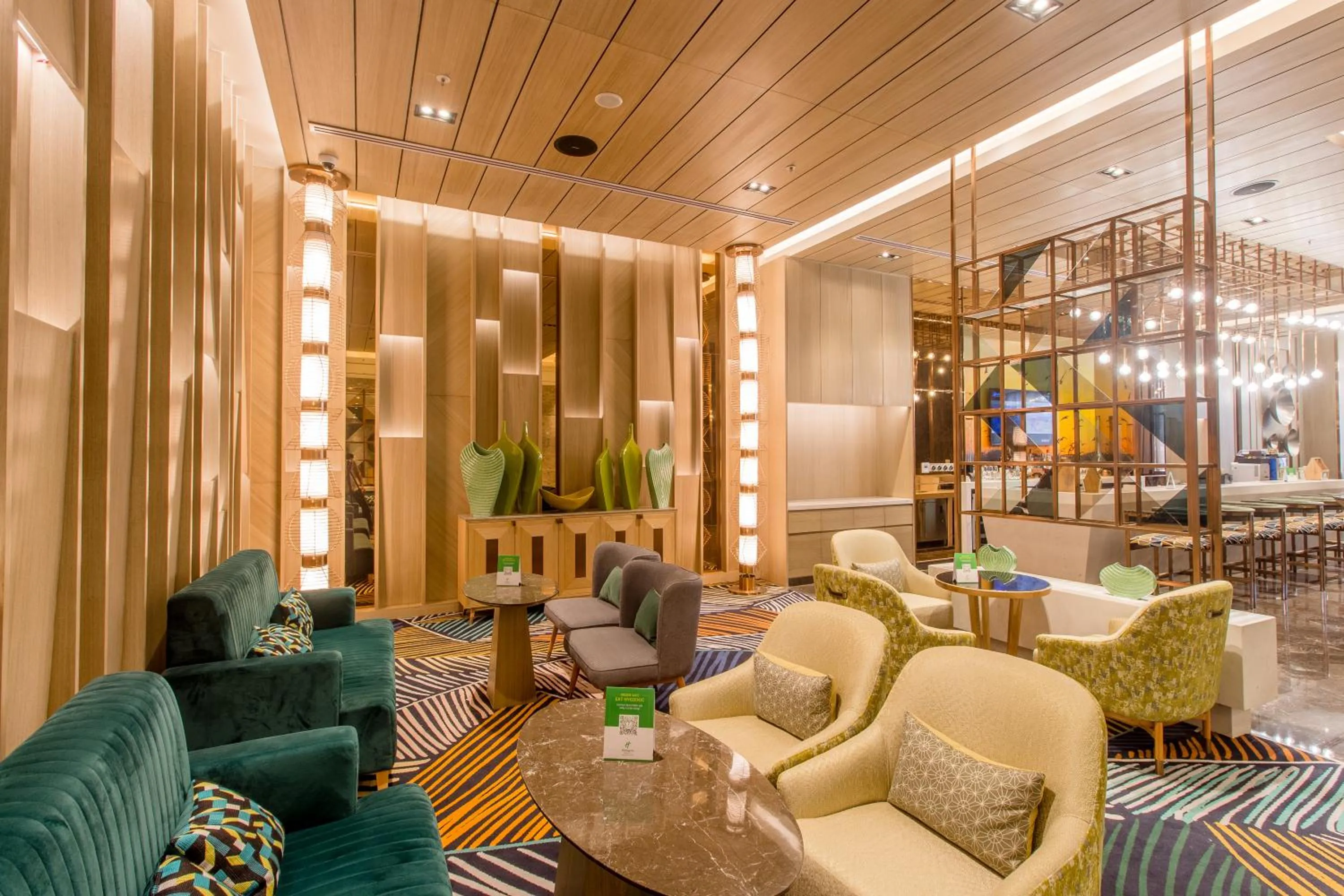 Lounge or bar in Holiday Inn Chandigarh Zirakpur by IHG