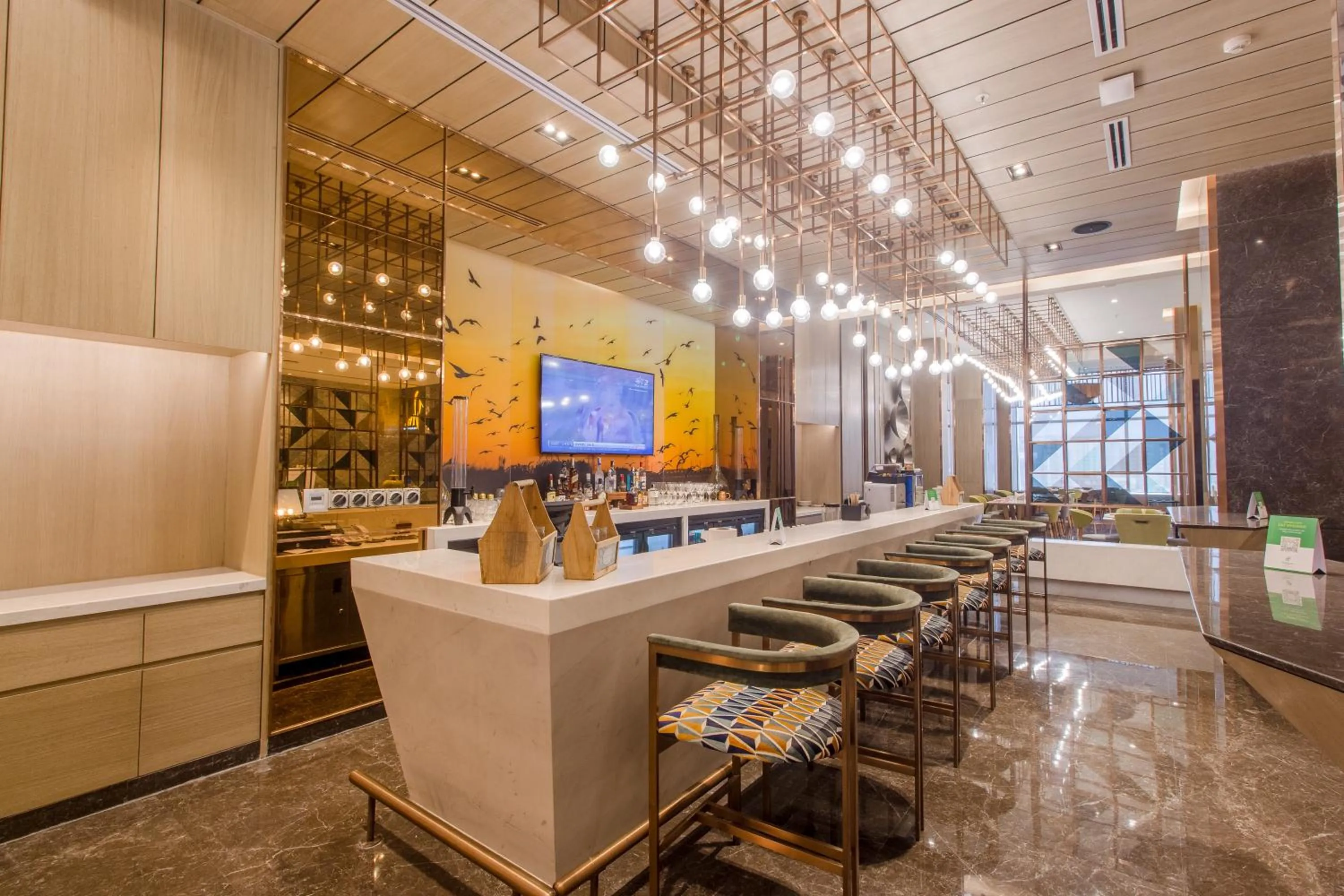 Lounge or bar in Holiday Inn Chandigarh Zirakpur by IHG