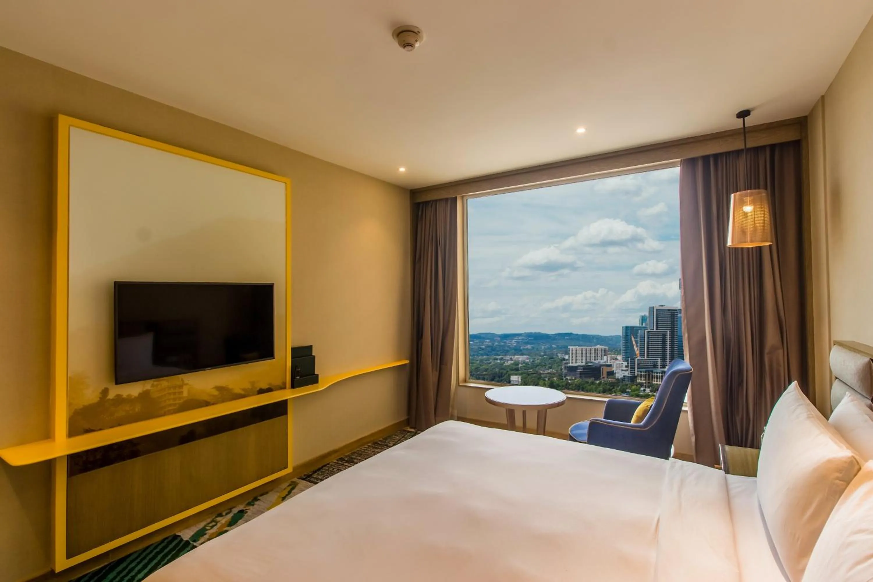 Photo of the whole room, Bed in Holiday Inn Chandigarh Zirakpur by IHG