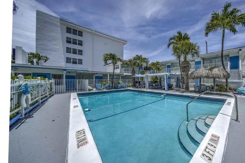 Pool view in Castle by the Sea Motel