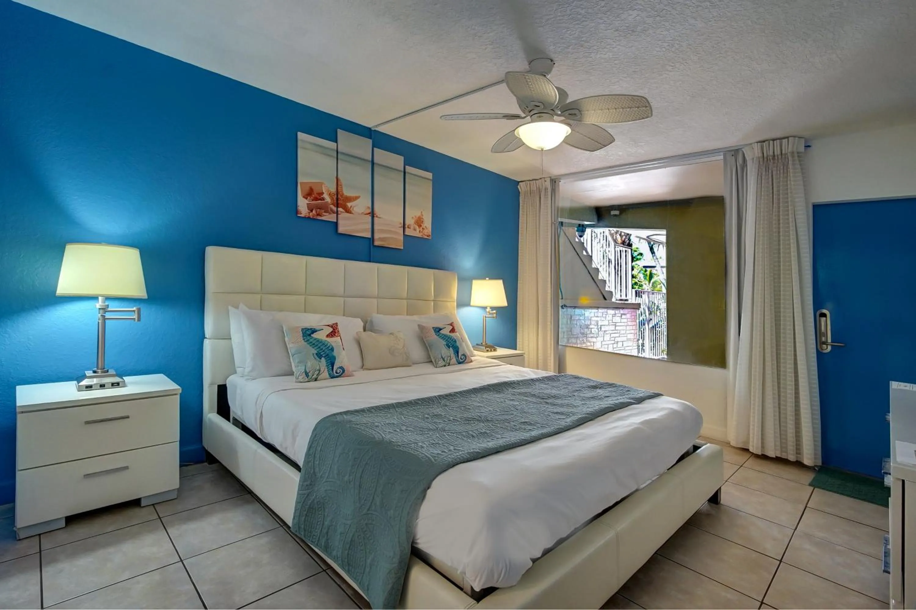 Bedroom, Bed in Castle by the Sea Motel