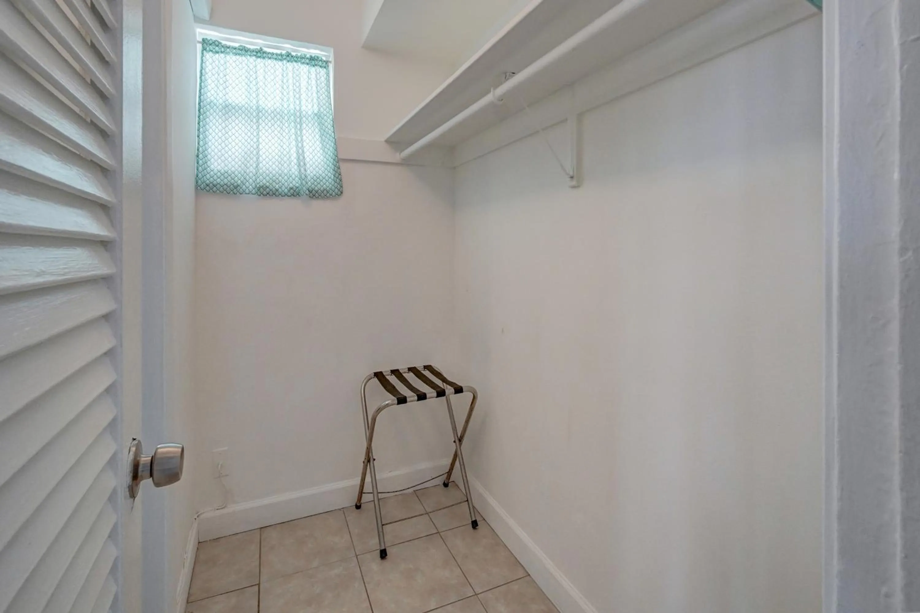 furniture in Castle by the Sea Motel