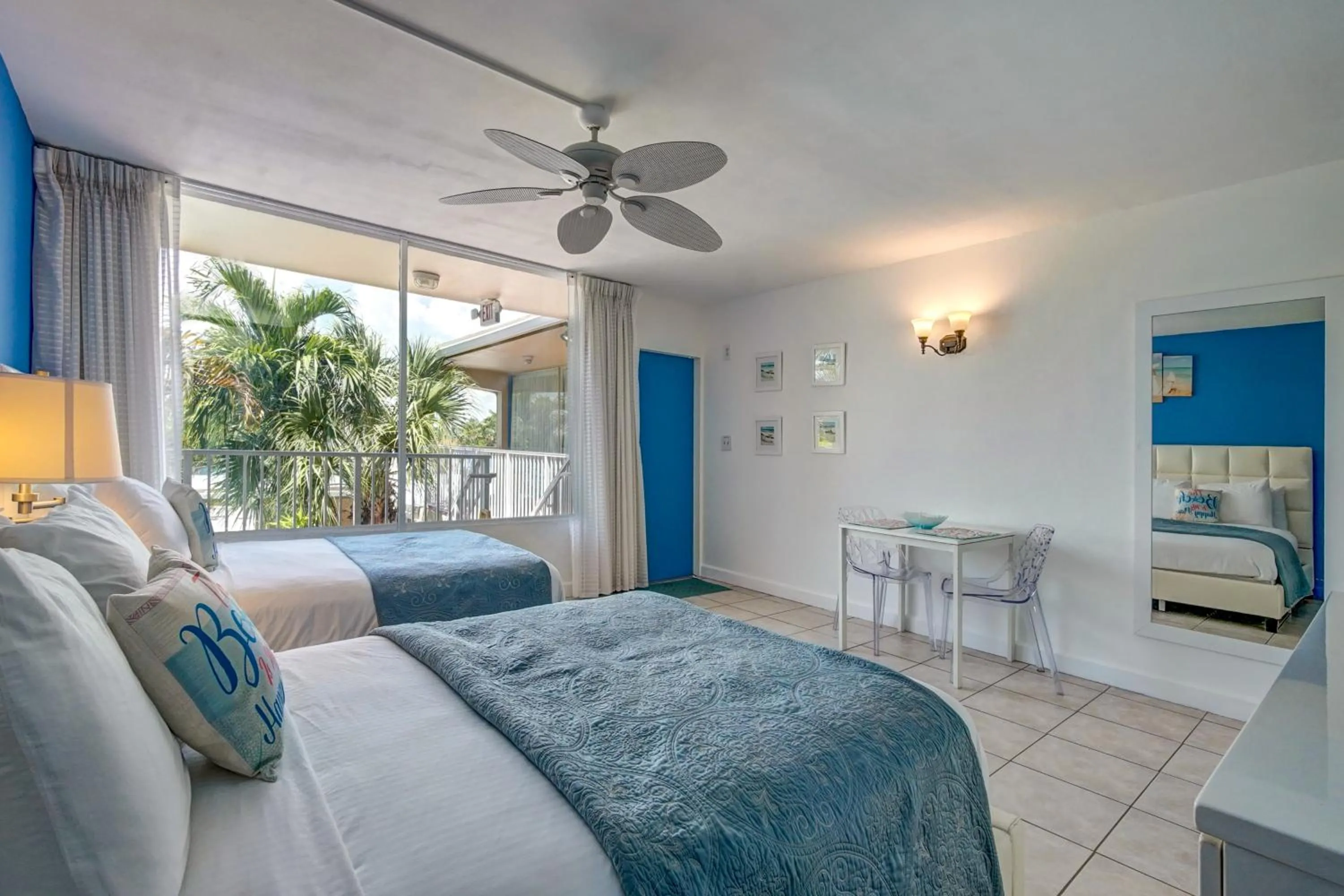 Bedroom, Bed in Castle by the Sea Motel