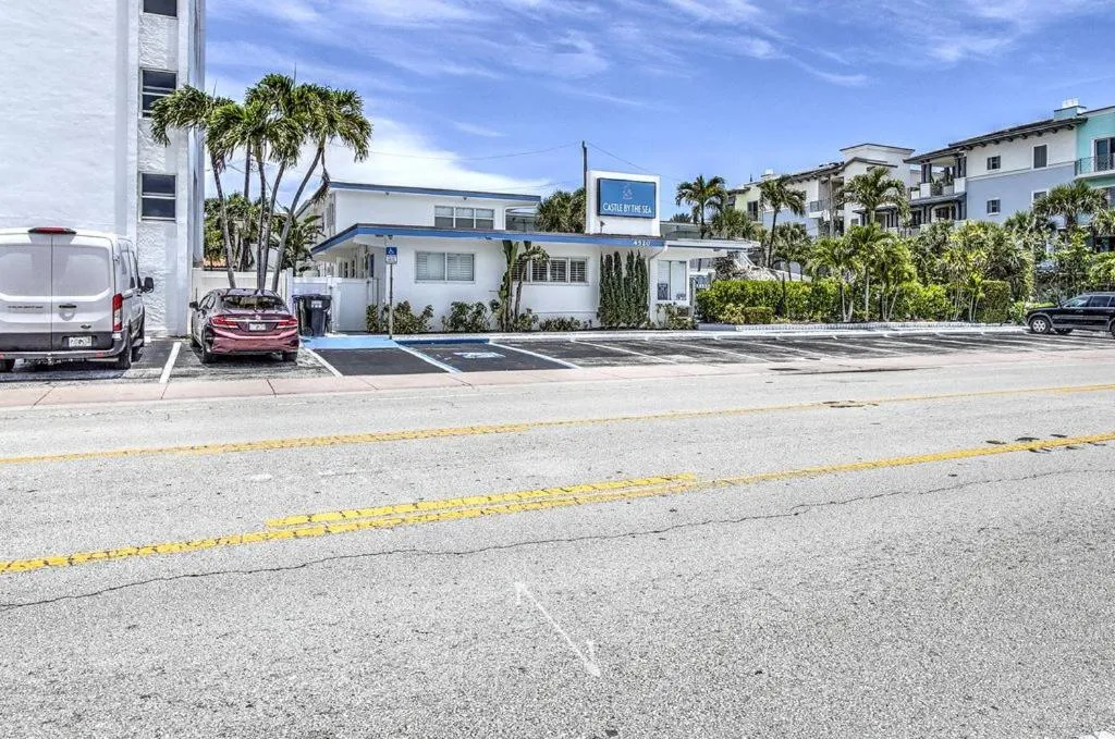 Parking in Castle by the Sea Motel