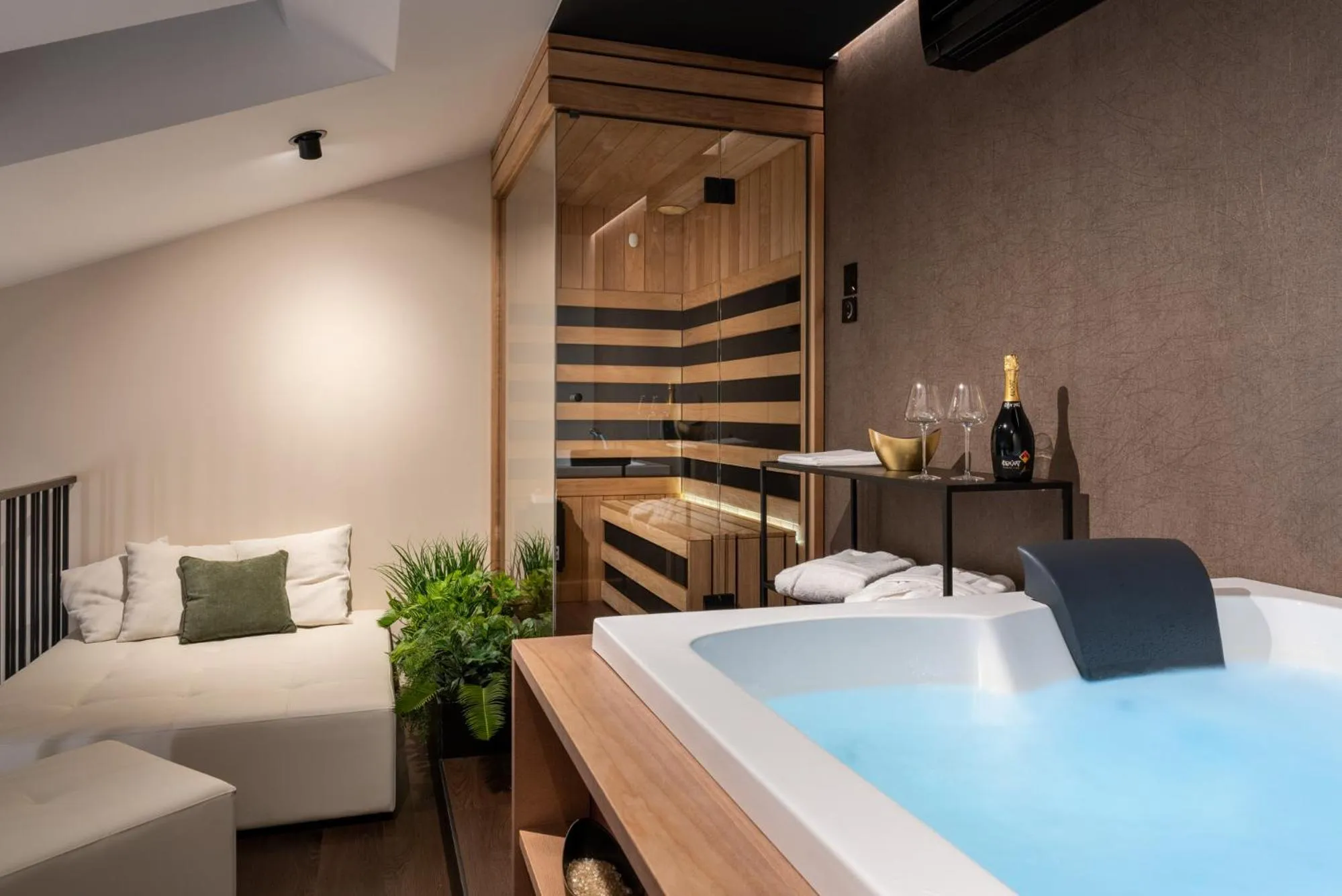Hot Tub, Bed in DeGrassi Boutique Garni Hotel Izola