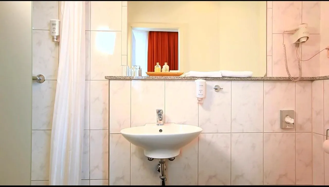 Bathroom in Hotel Royal