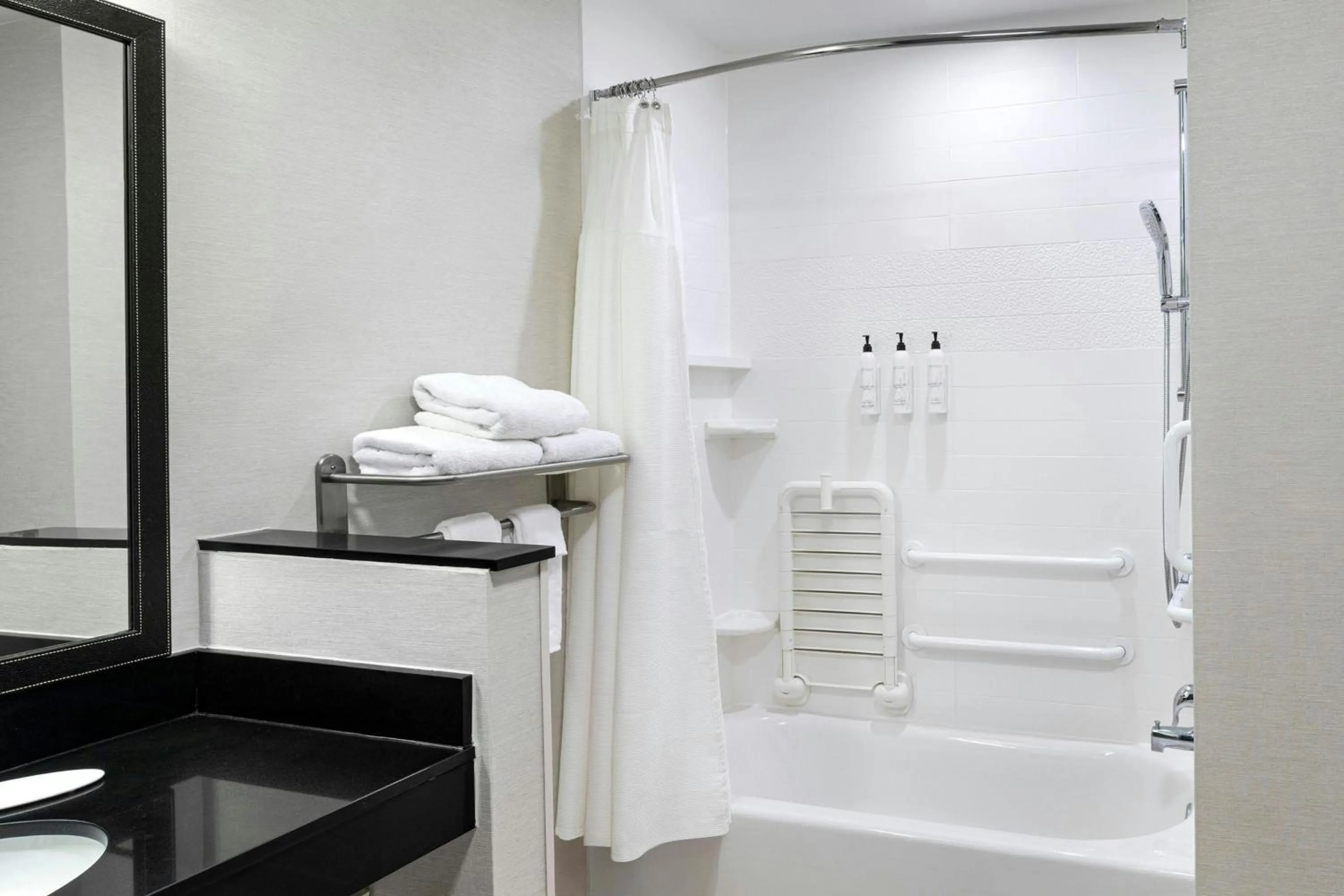 Bathroom in Fairfield Inn & Suites by Marriott Wentzville