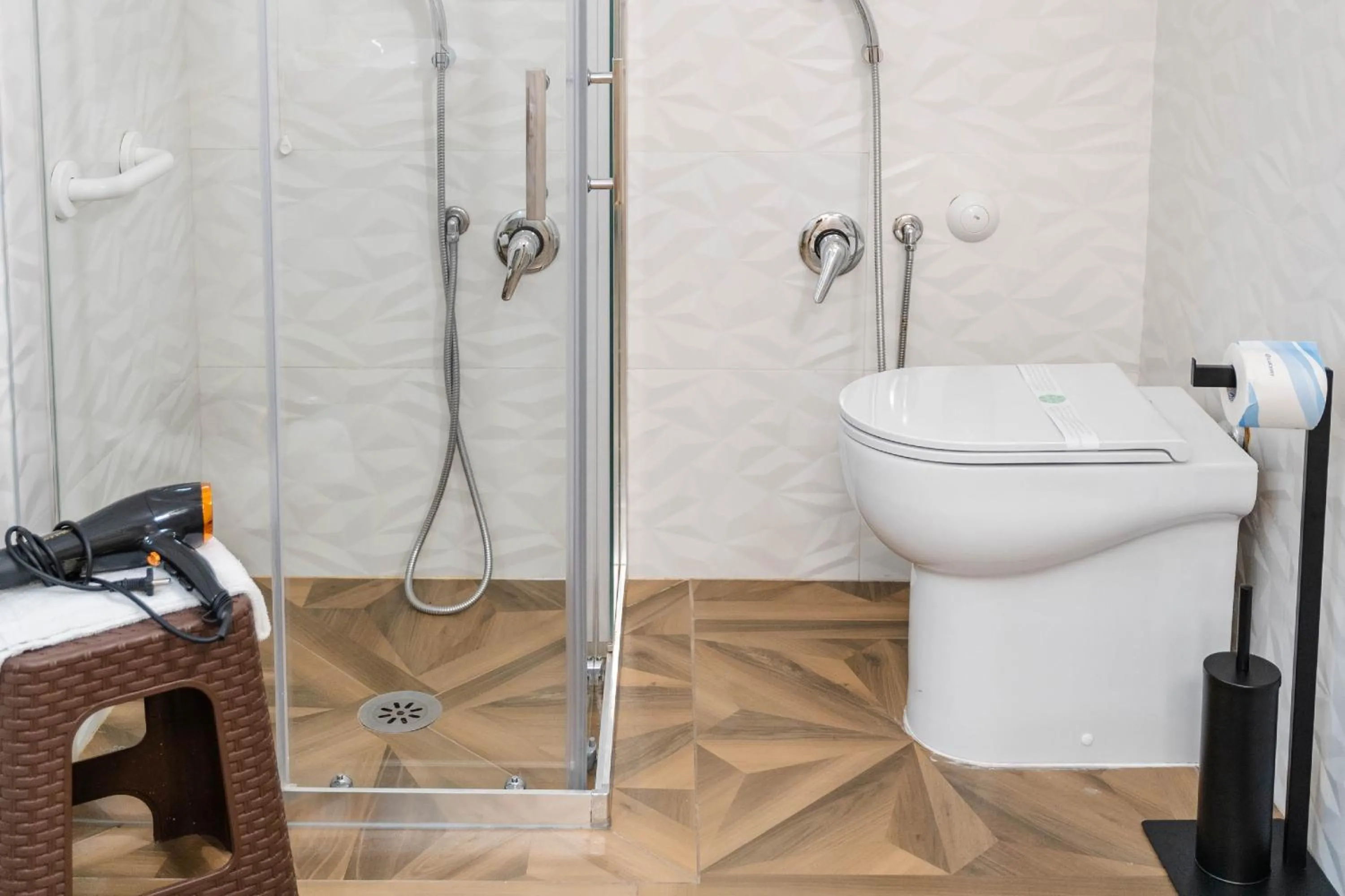 Bathroom in Kairos Hotel