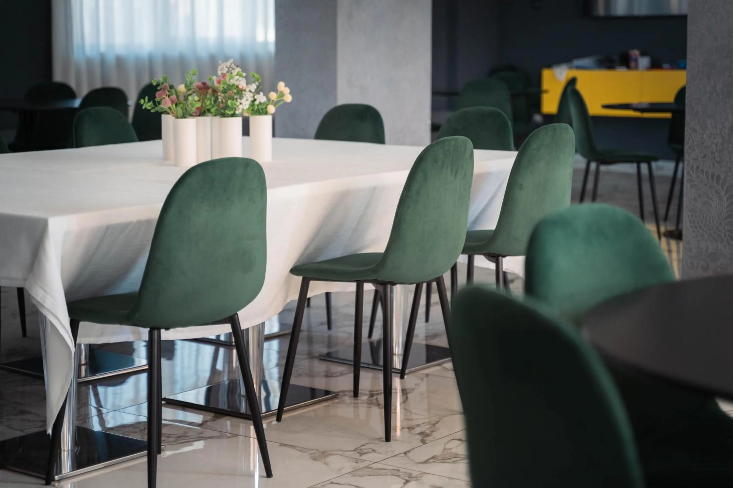 Restaurant/places to eat in Kairos Hotel