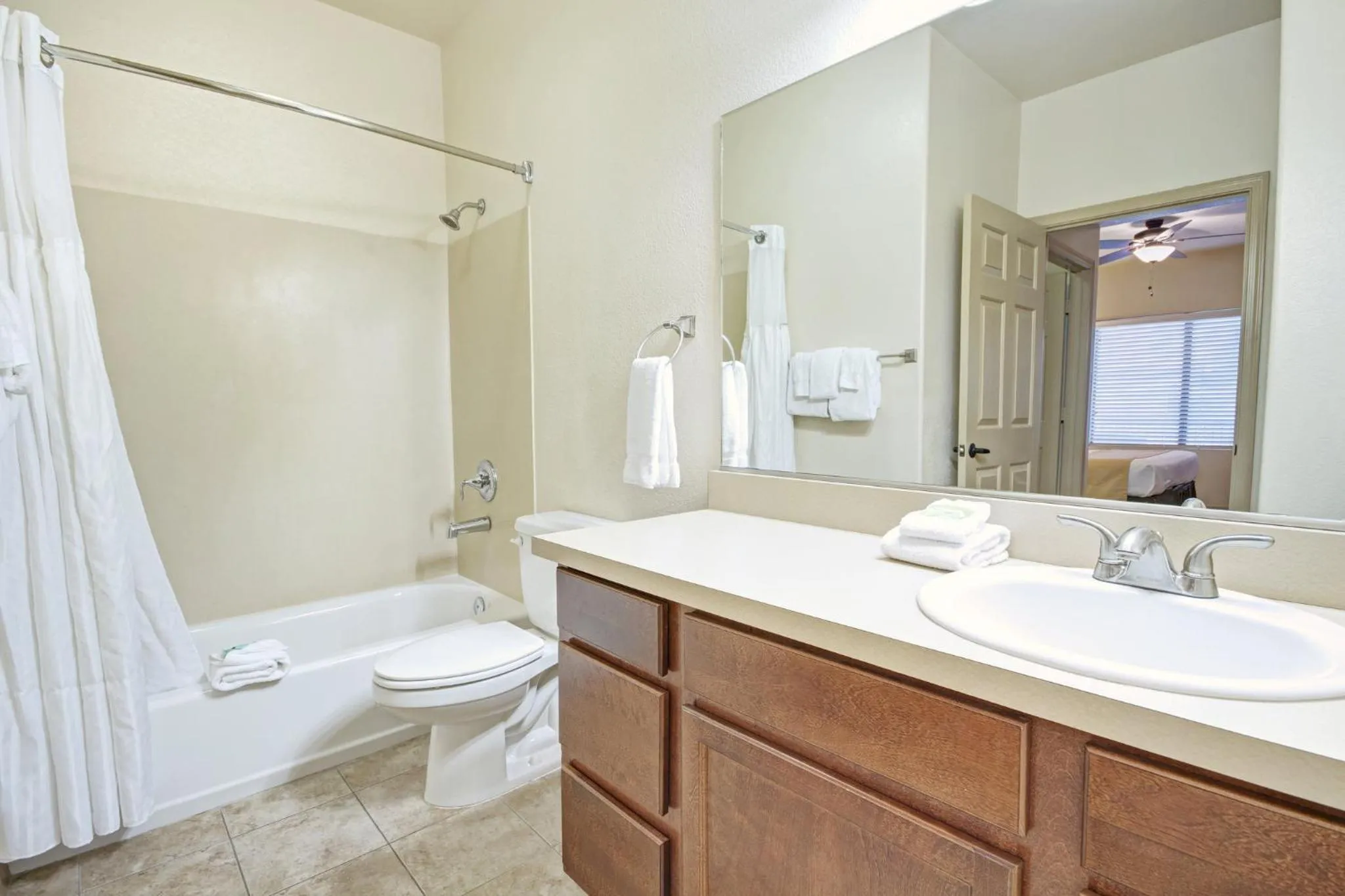 Photo of the whole room in Raintree at Phoenix South Mountain Preserve