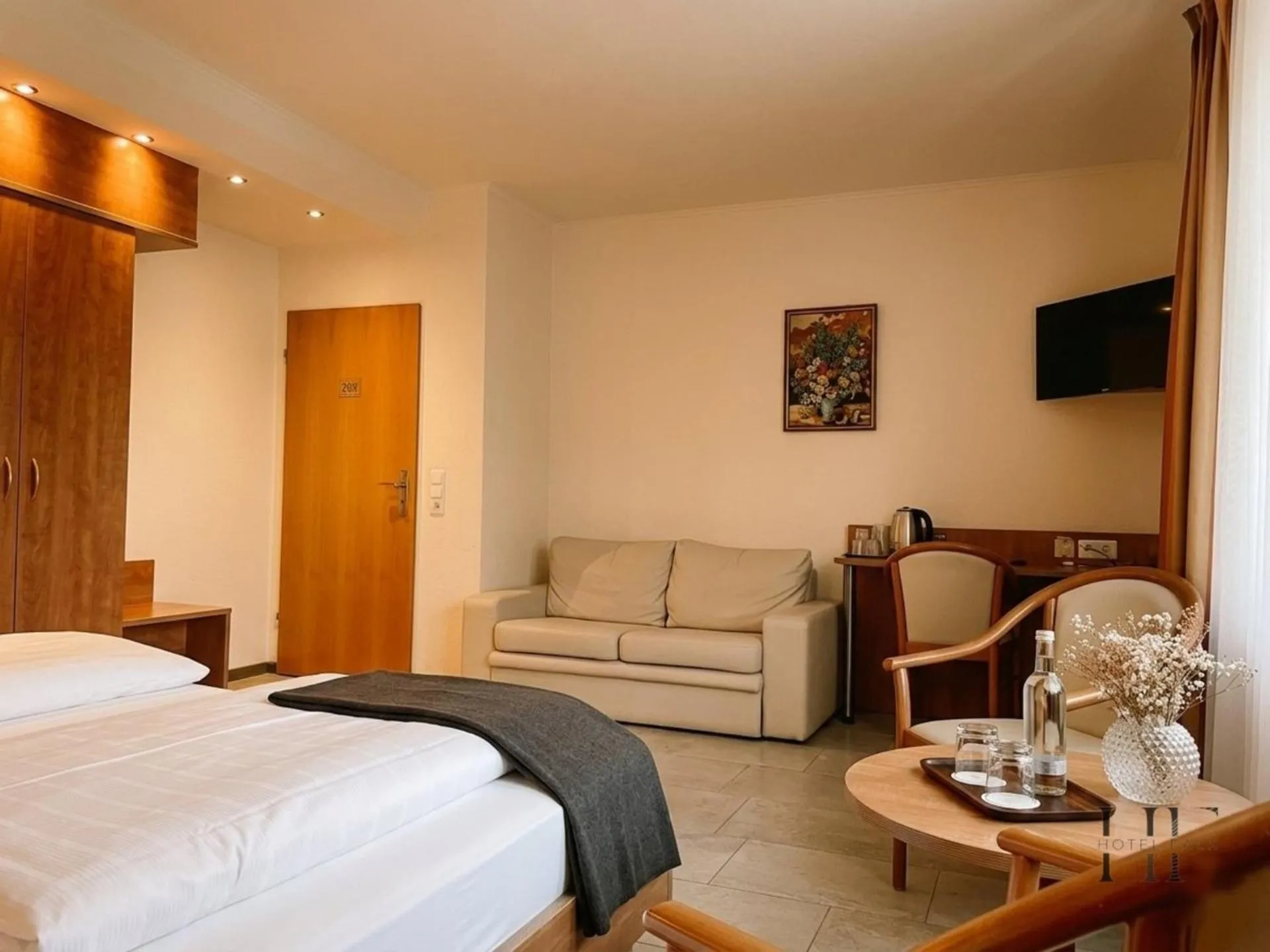 Bedroom, Bed in Hotel Falk