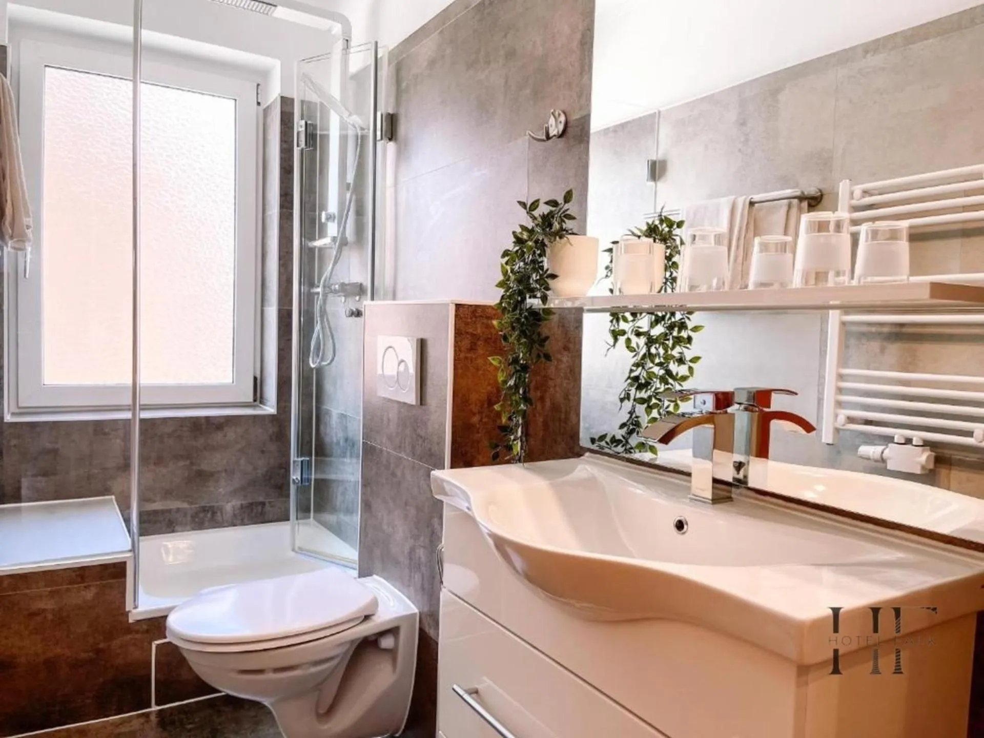 Bathroom in Hotel Falk