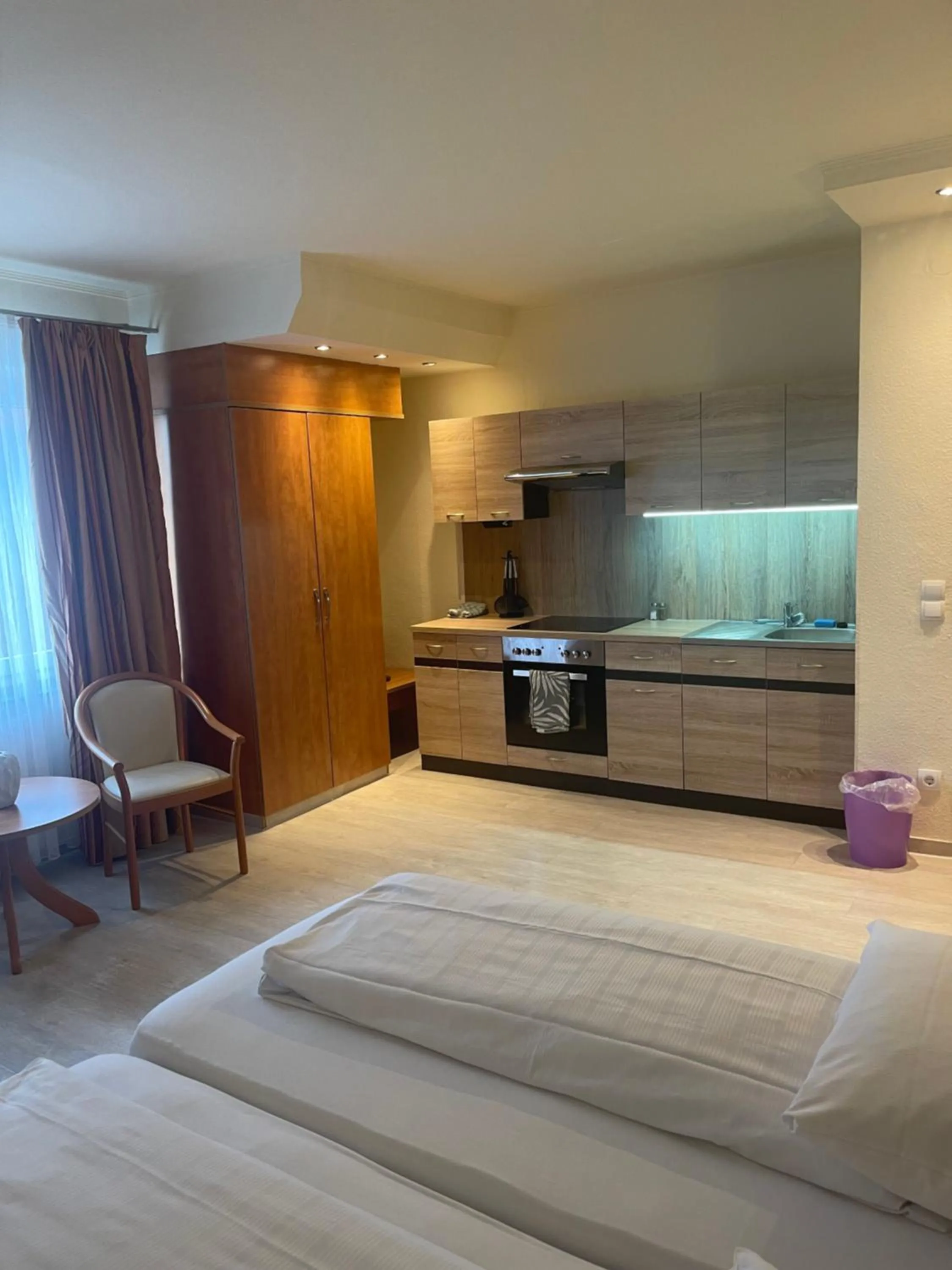 Kitchen or kitchenette, Bed in Hotel Falk