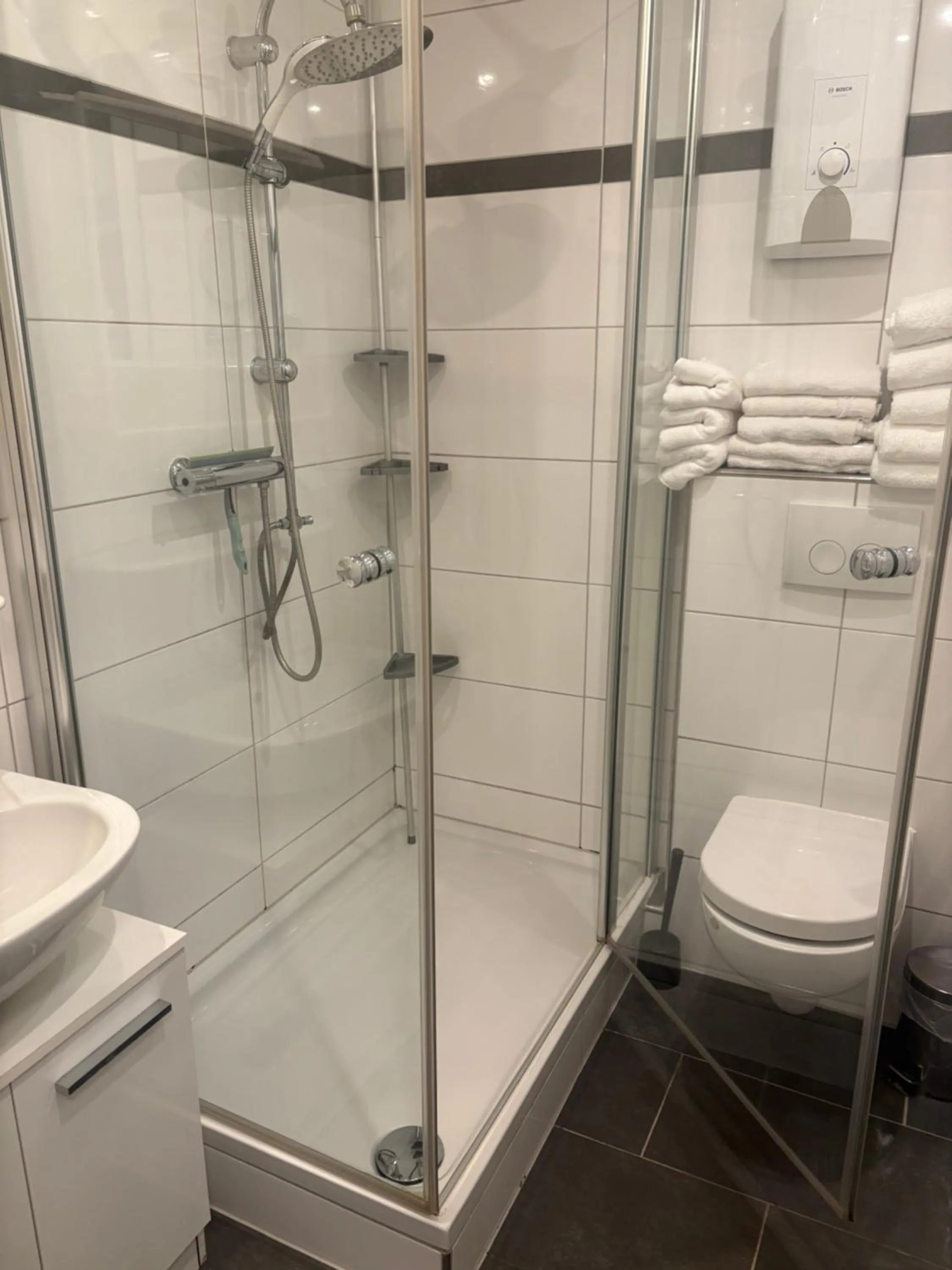 Shower in Hotel Falk