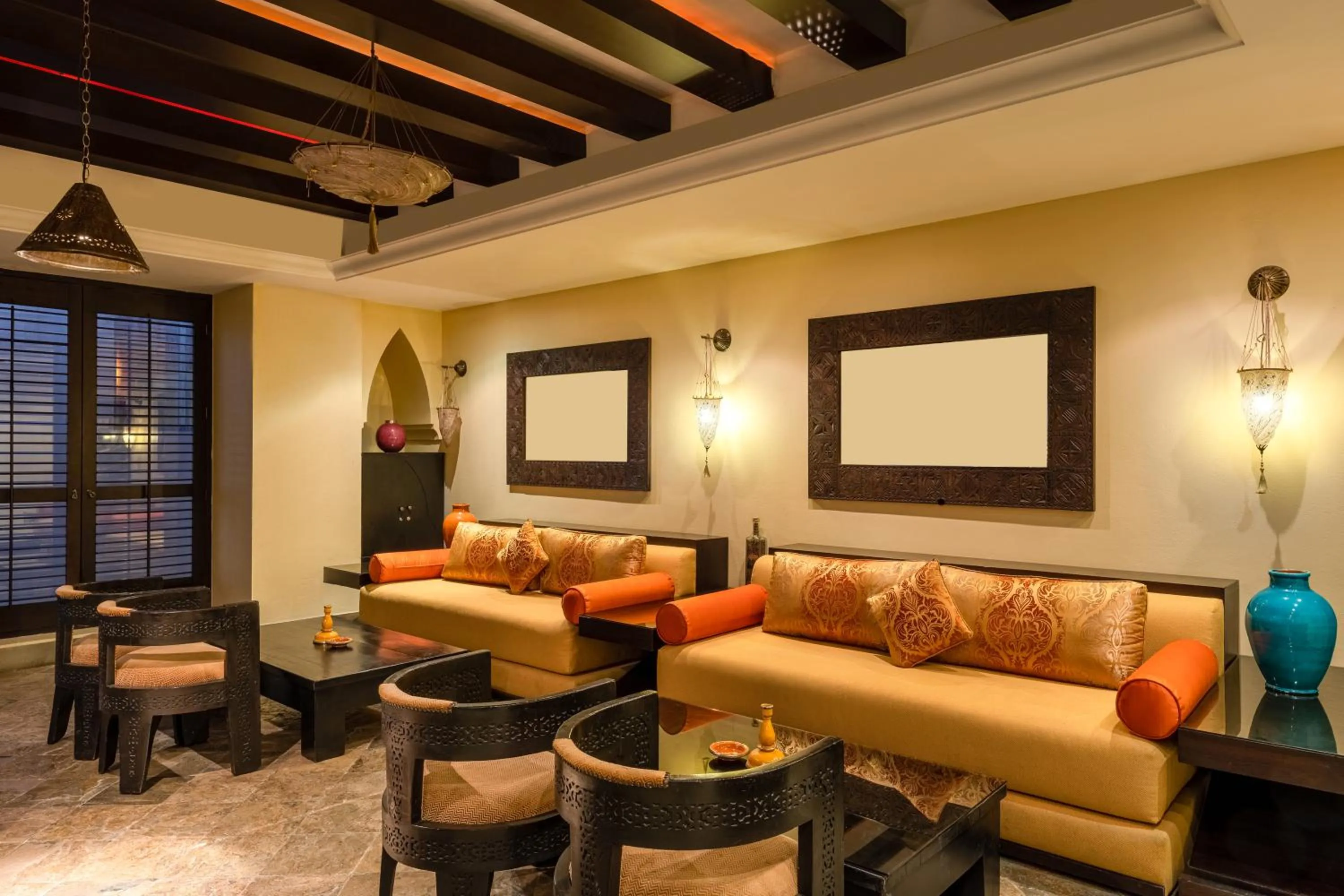 Restaurant/places to eat in Mercure Grand Hotel Seef - All Suites