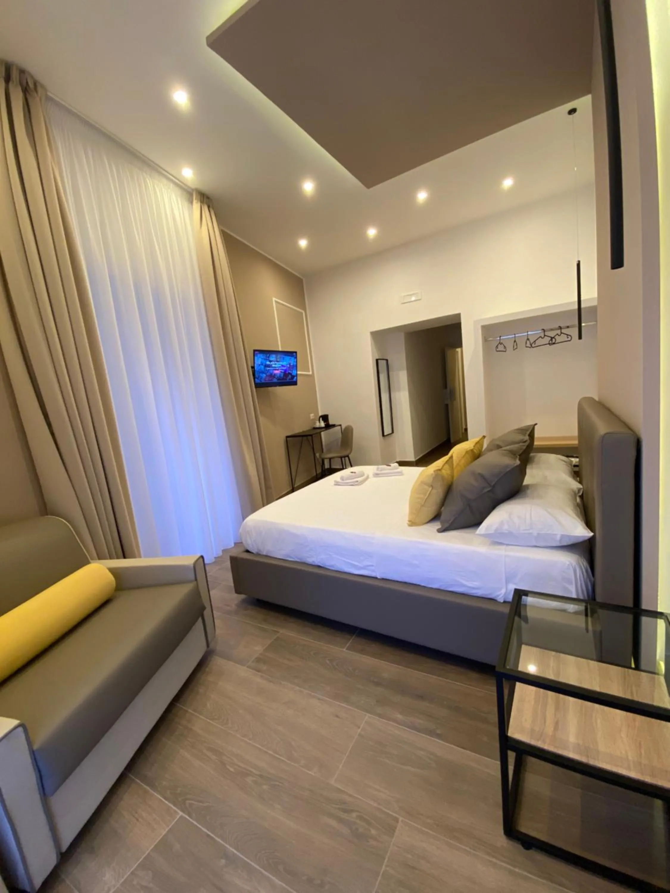 Photo of the whole room, Bed in Salotto Toledo