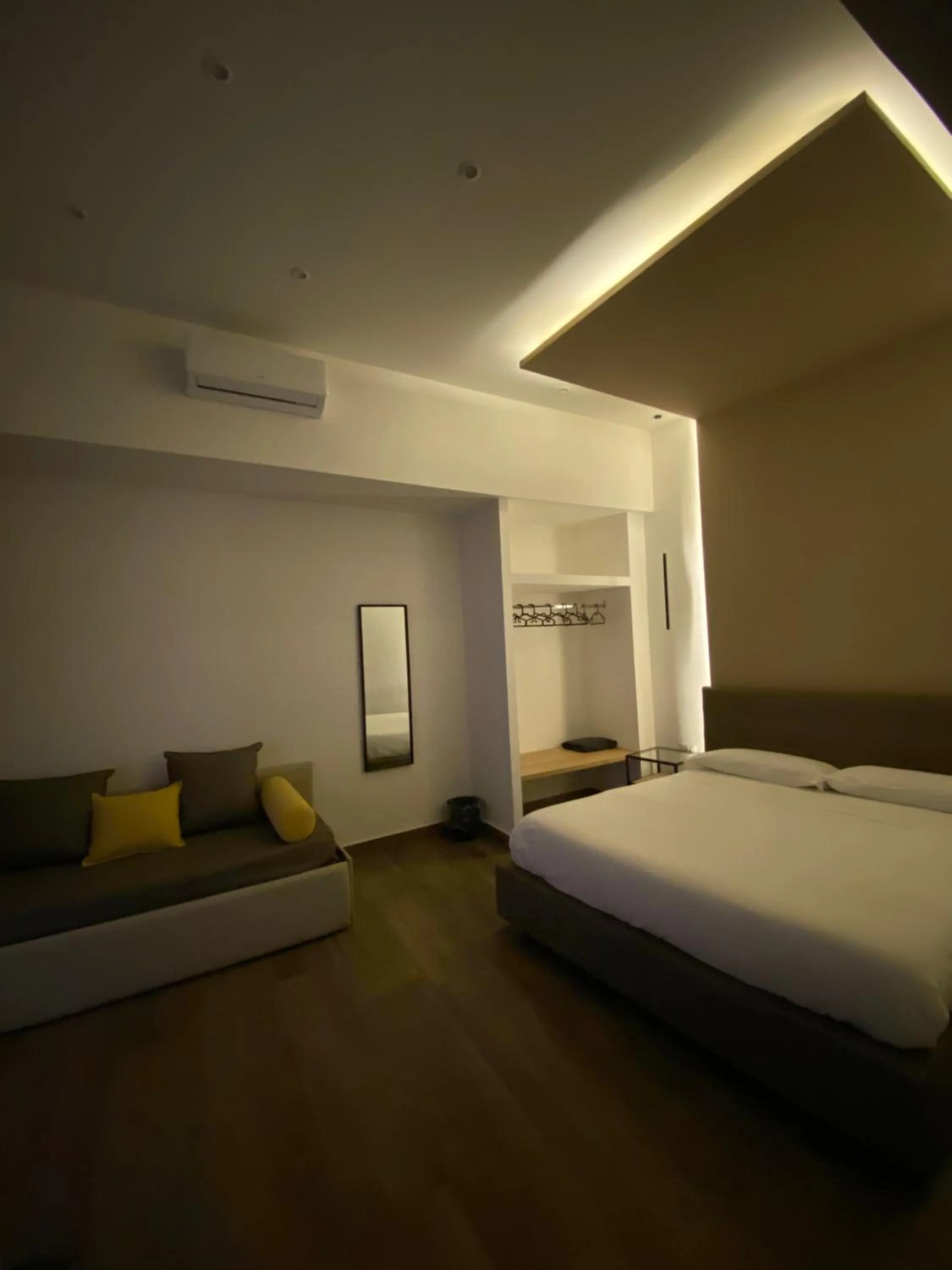 Photo of the whole room, Bed in Salotto Toledo