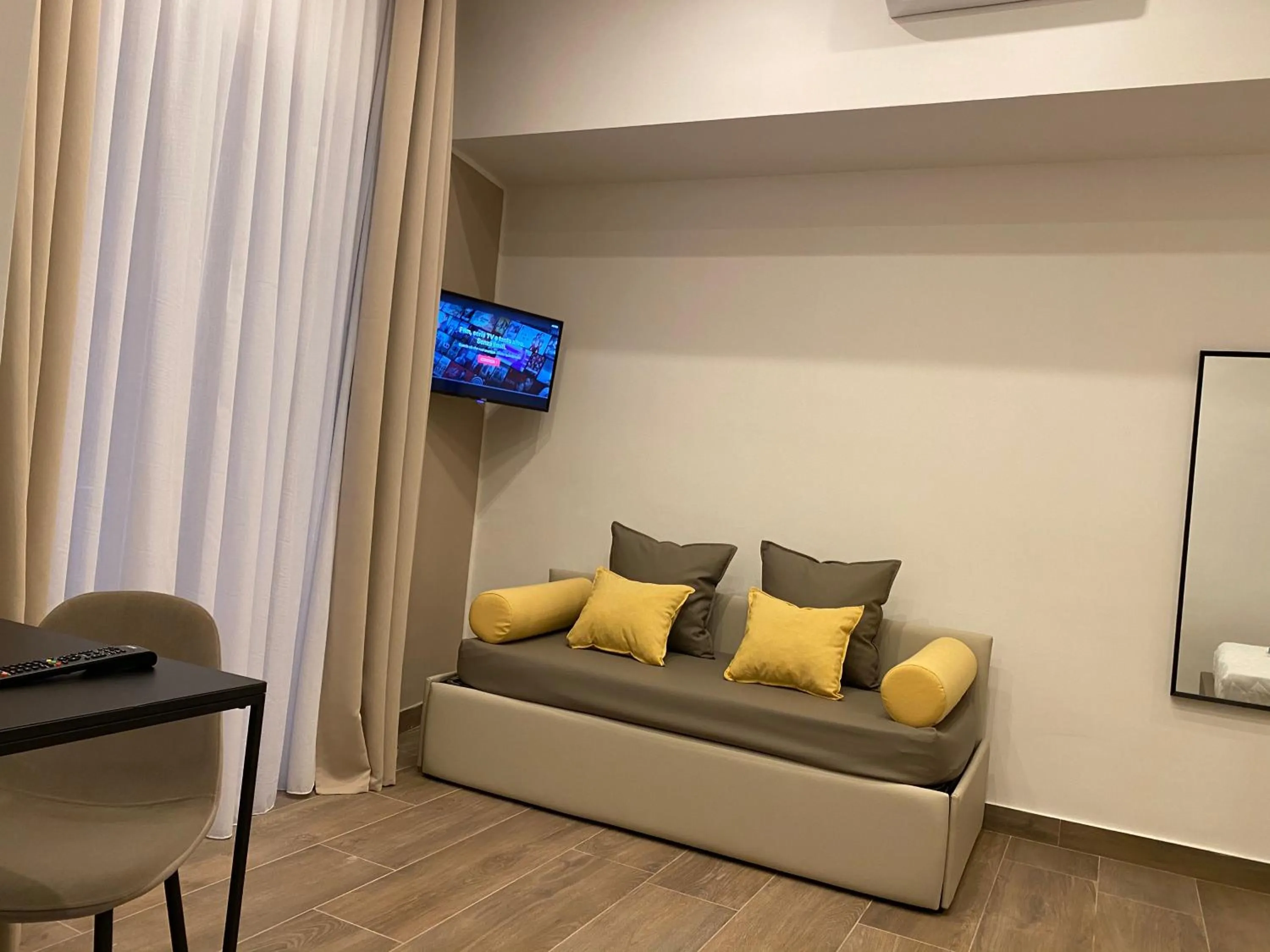 Photo of the whole room in Salotto Toledo