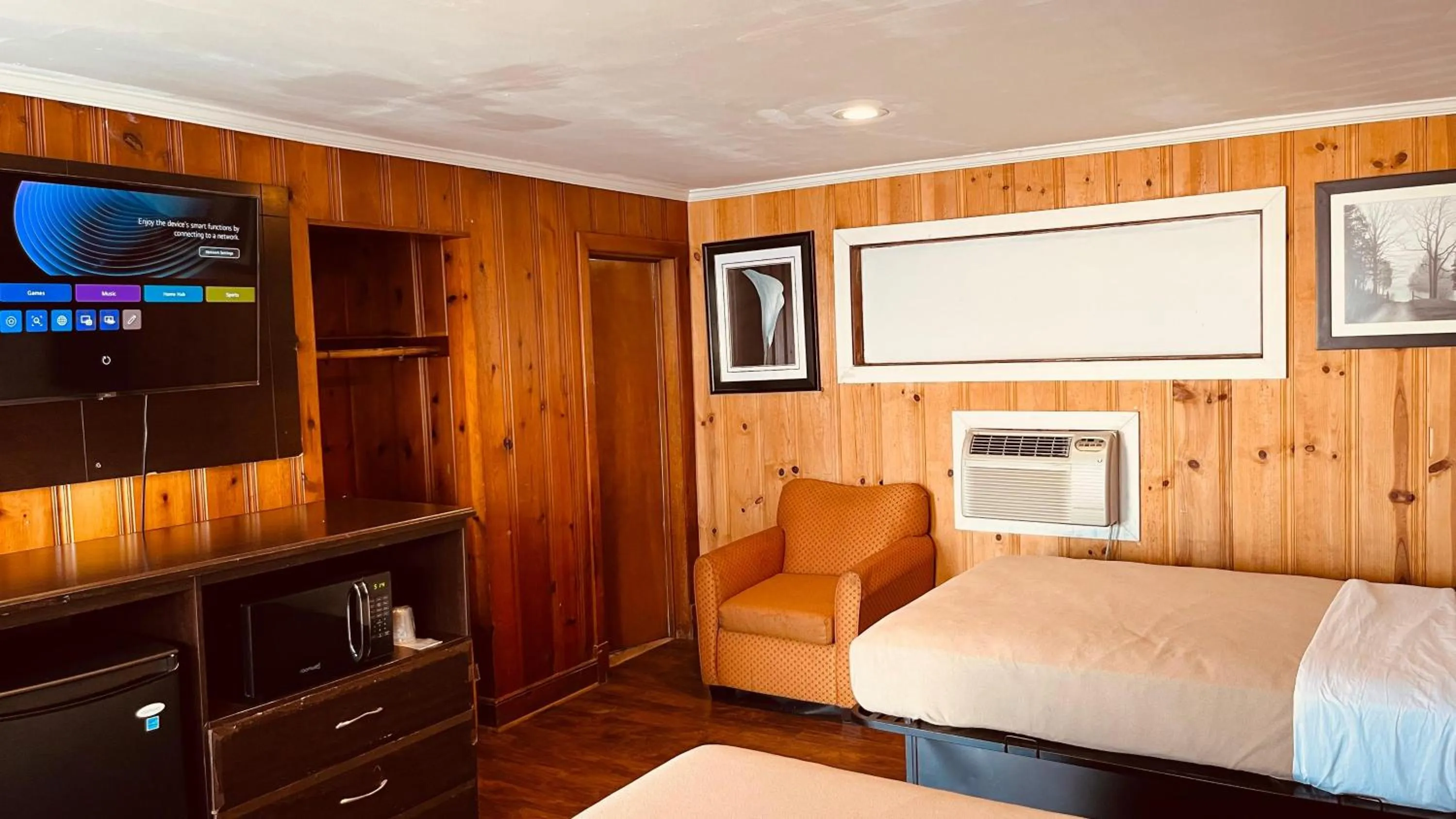 TV and multimedia, Bed in Richmond Motel