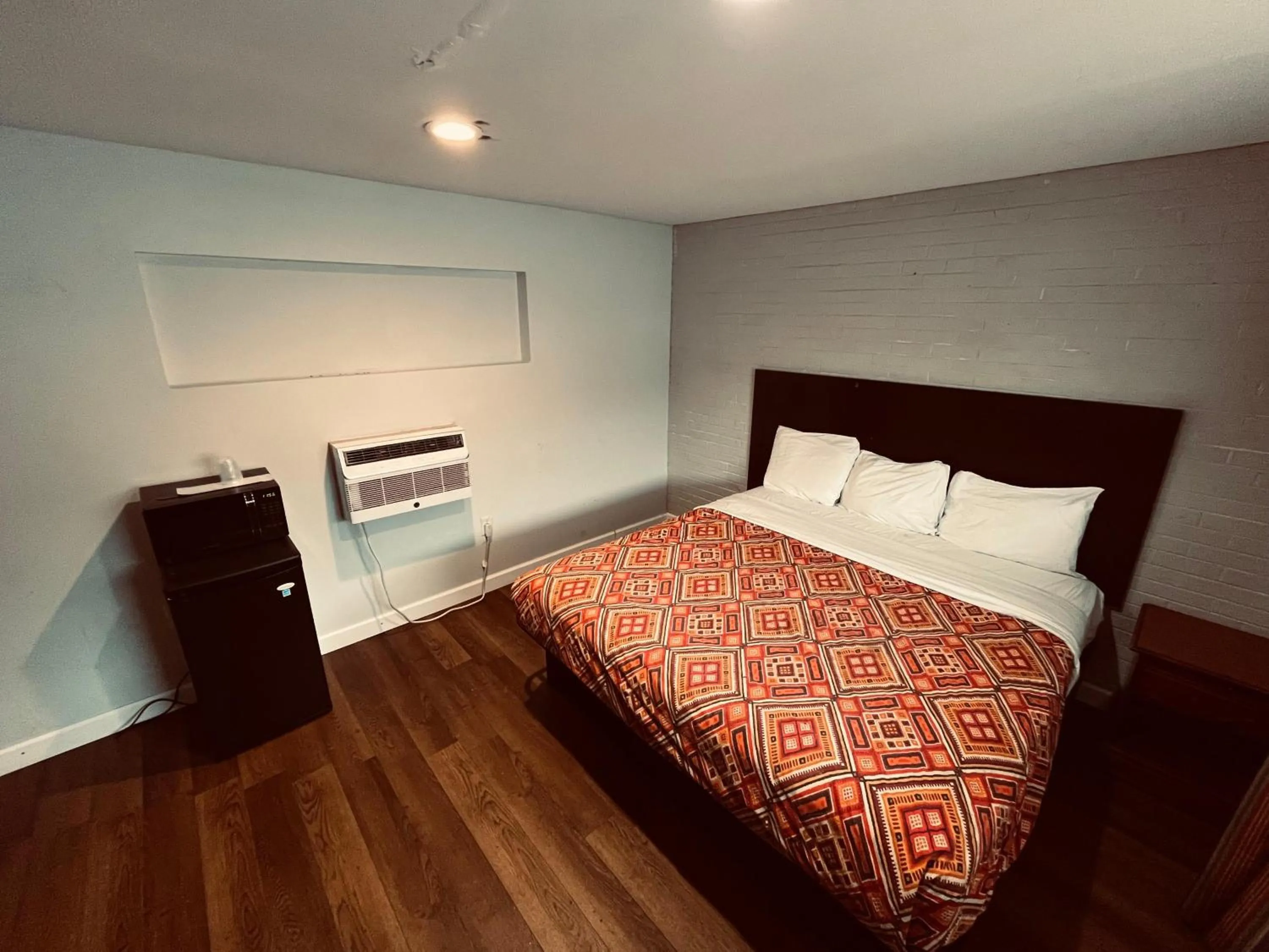 Bedroom, Bed in Richmond Motel