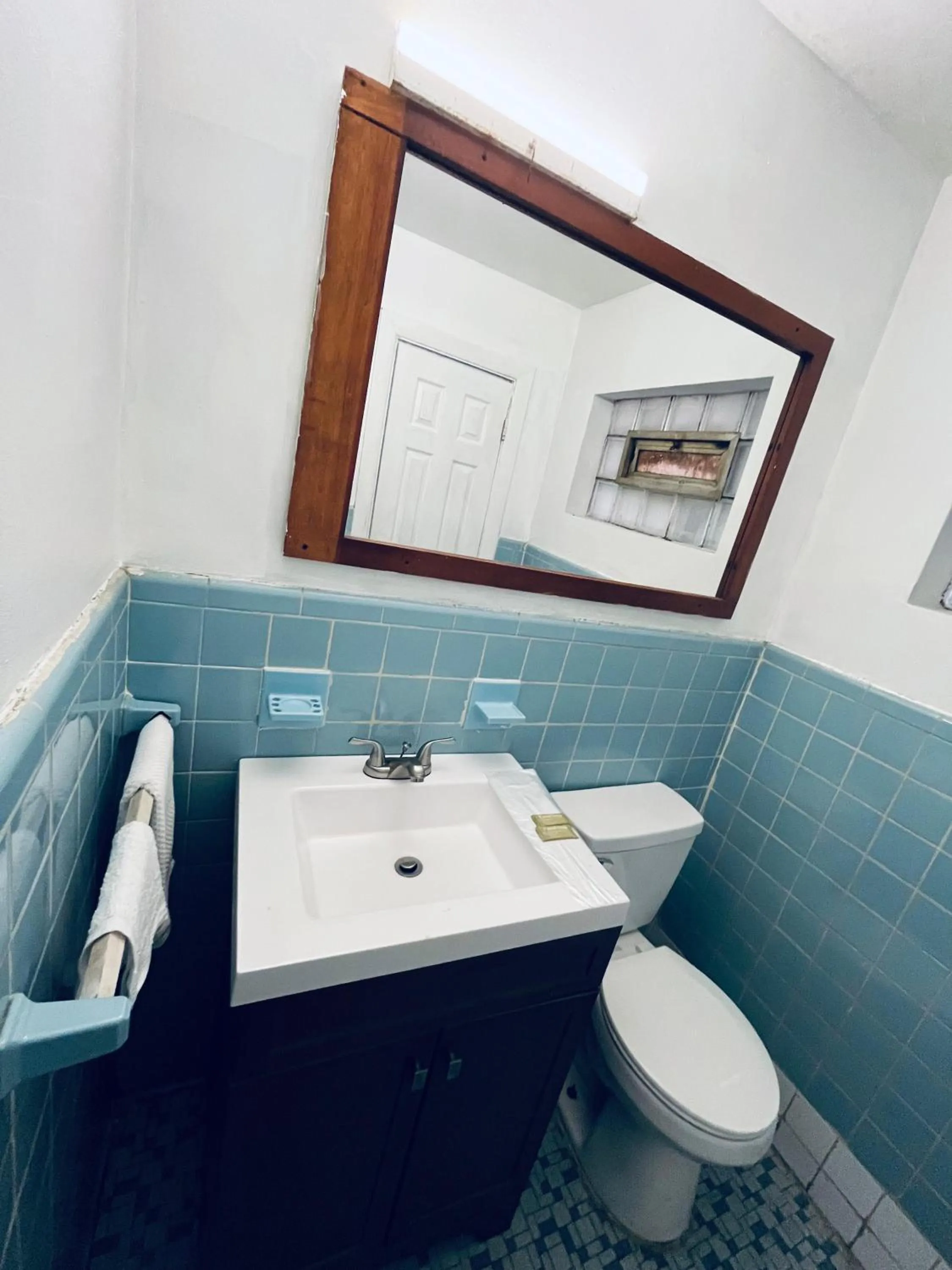 Bathroom in Richmond Motel